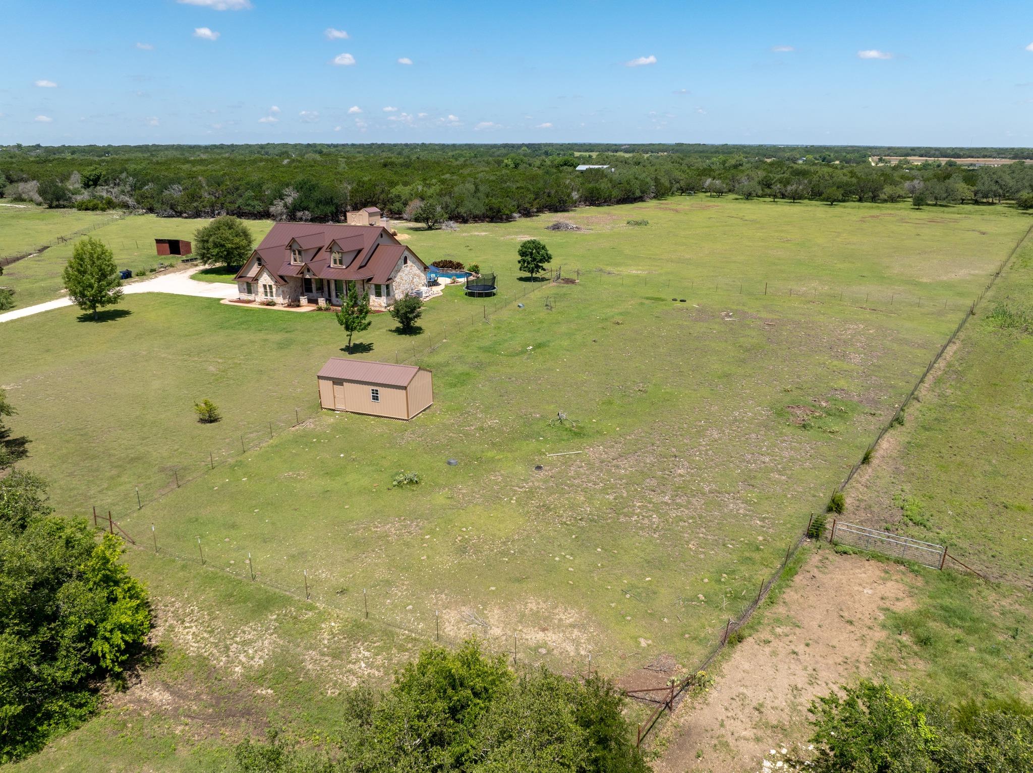 140 N Encino Xing, Liberty Hill, TX 78642