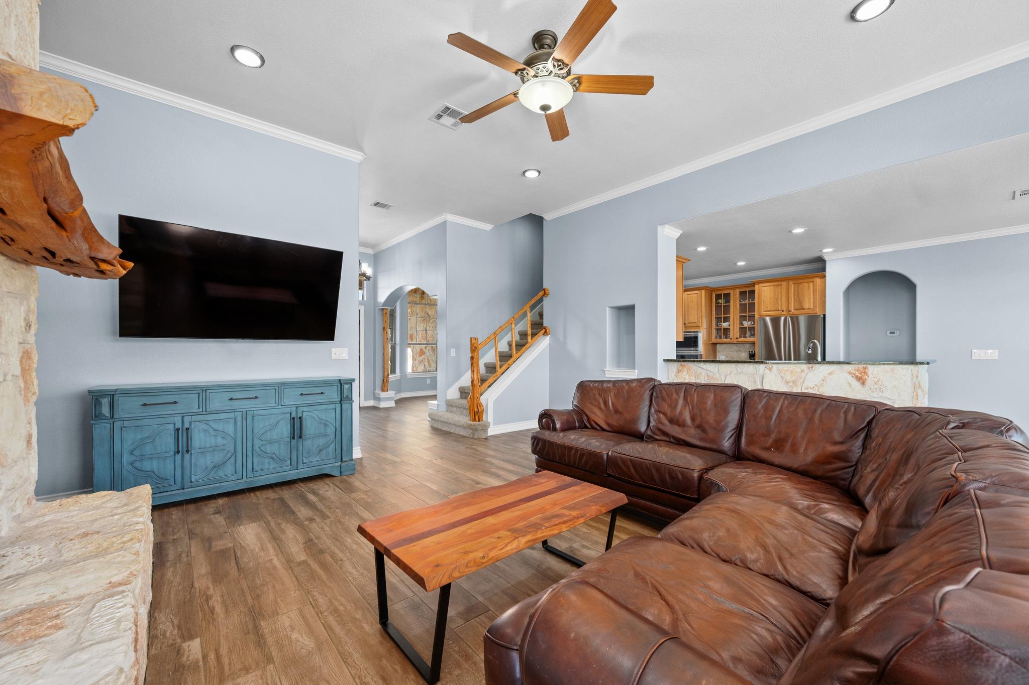 140 N Encino Xing, Liberty Hill, TX 78642