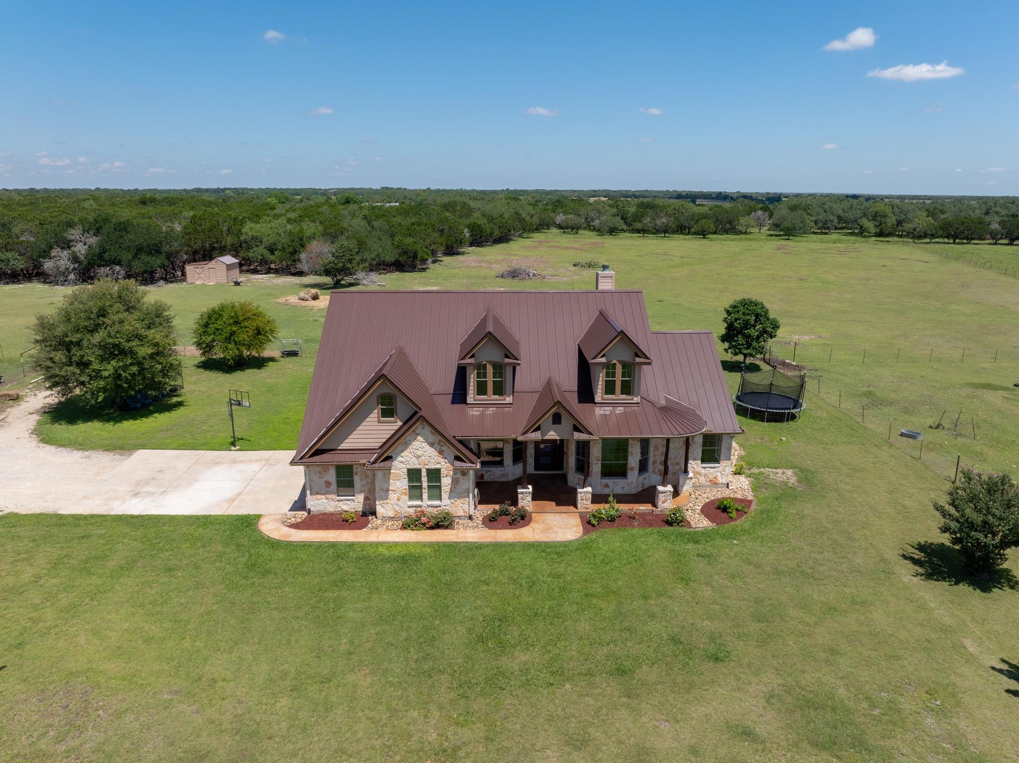 140 N Encino Xing, Liberty Hill, TX 78642