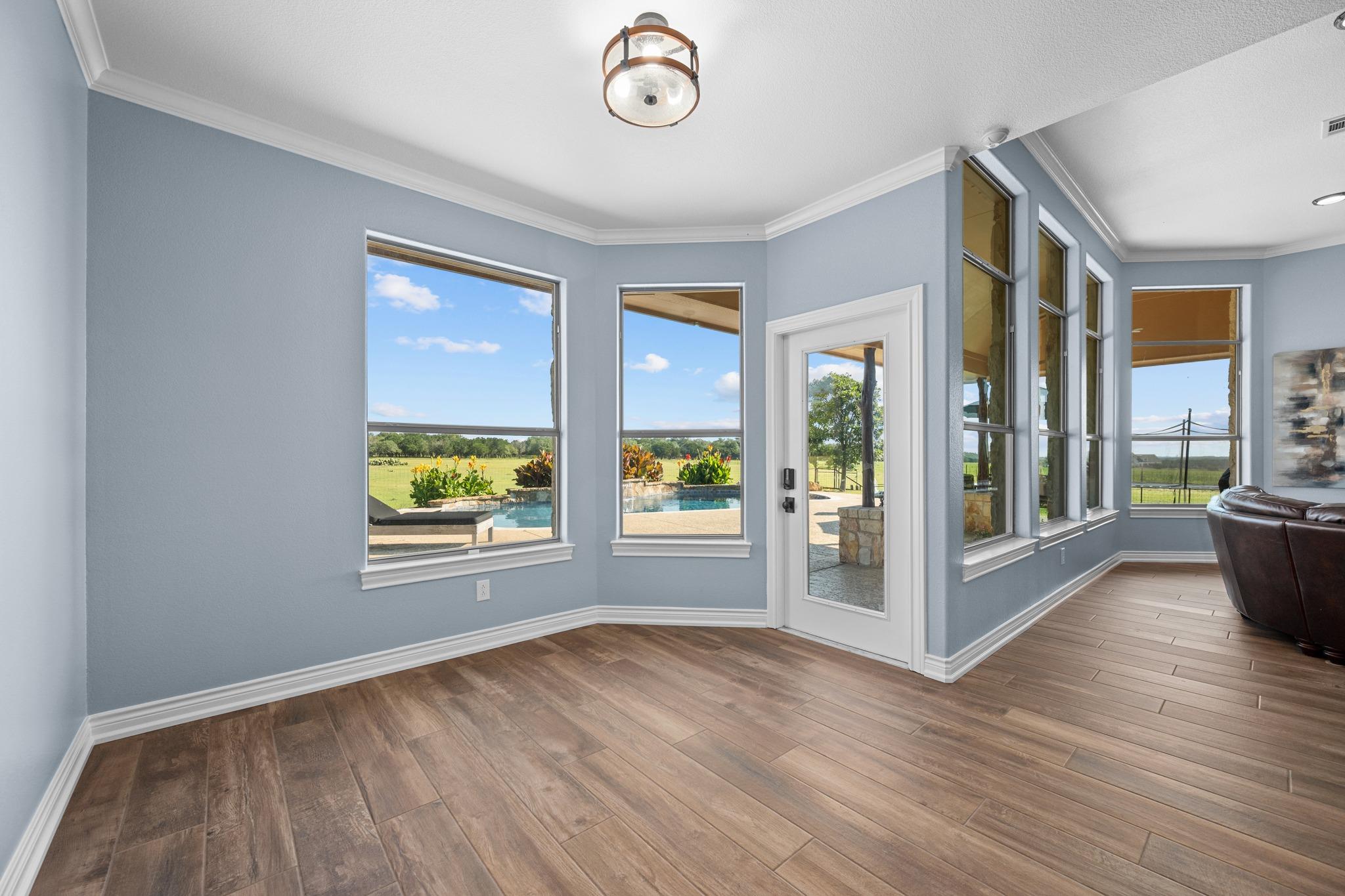 140 N Encino Xing, Liberty Hill, TX 78642