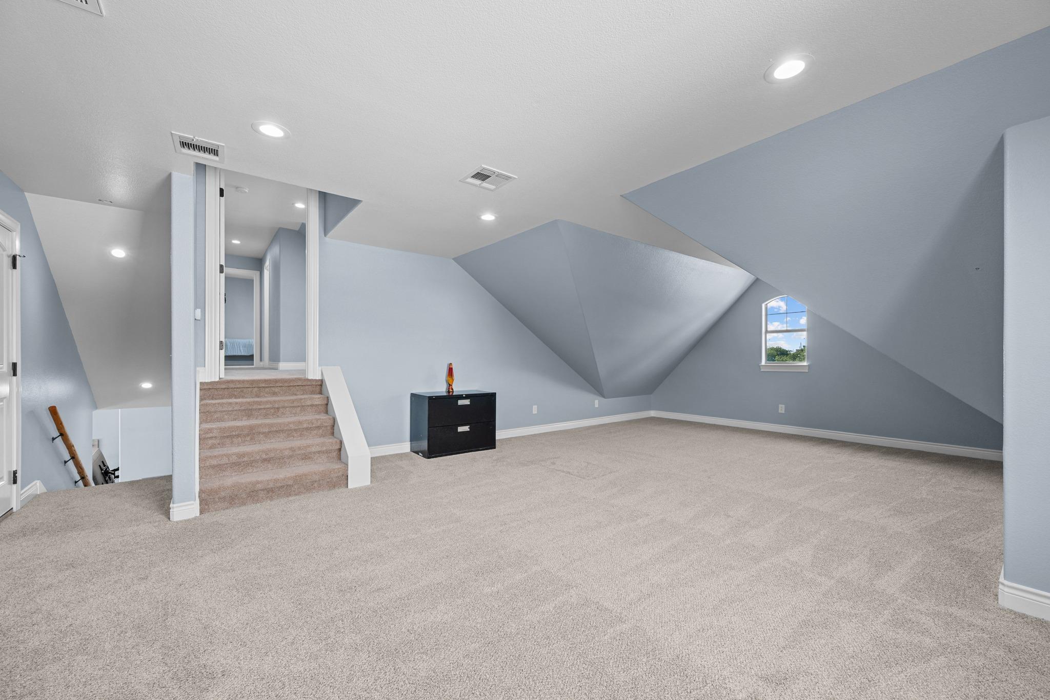 140 N Encino Xing, Liberty Hill, TX 78642