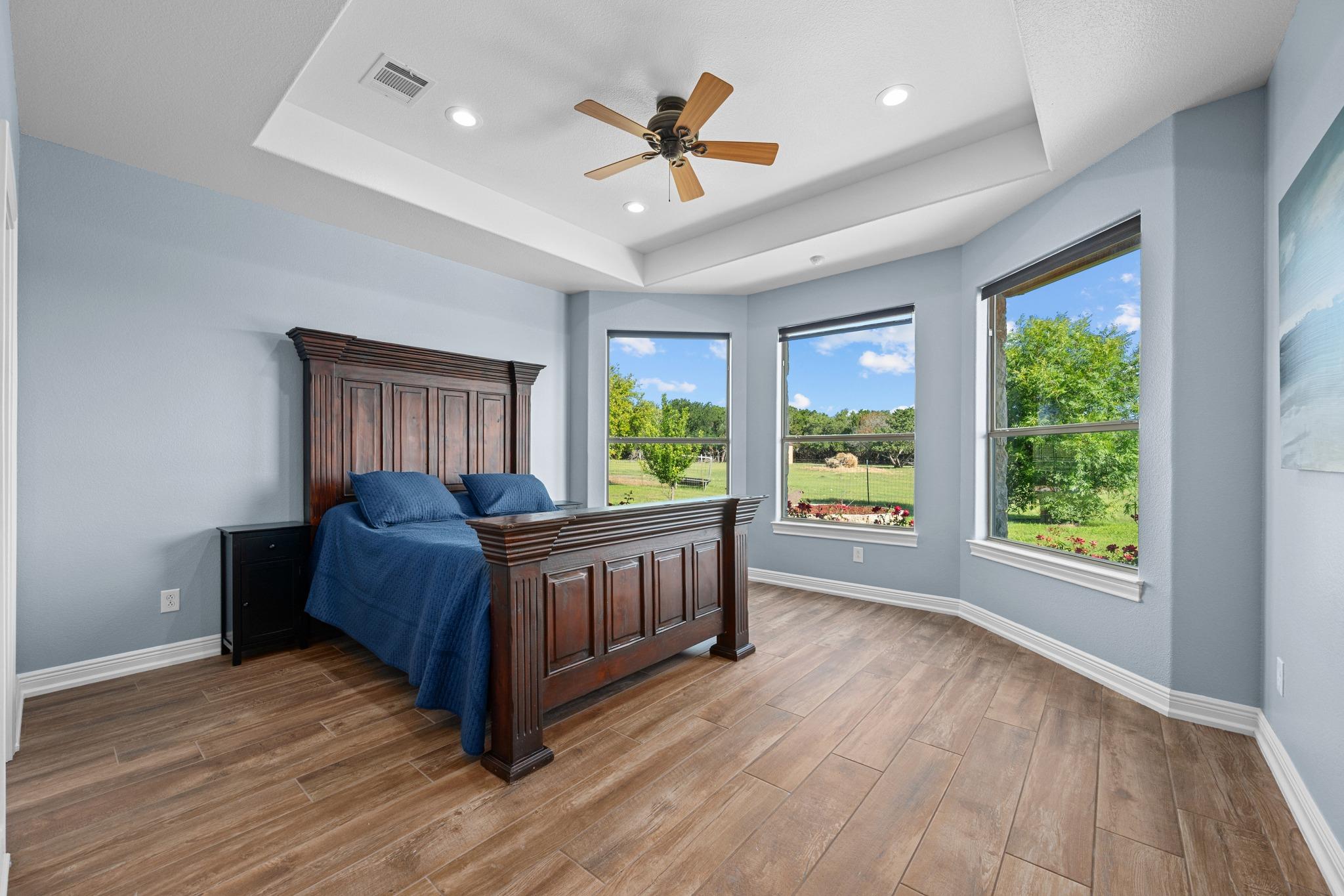 140 N Encino Xing, Liberty Hill, TX 78642