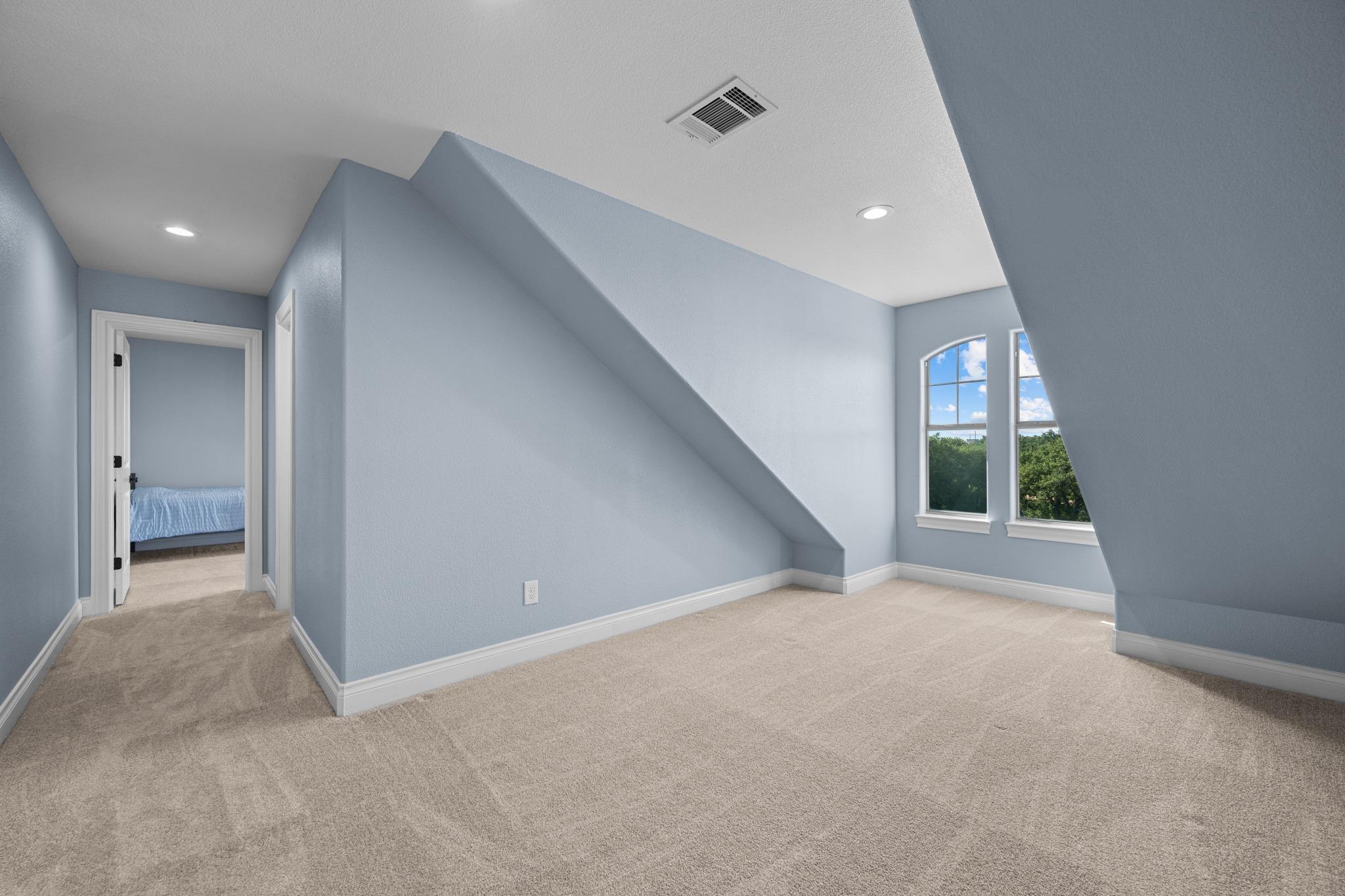 140 N Encino Xing, Liberty Hill, TX 78642