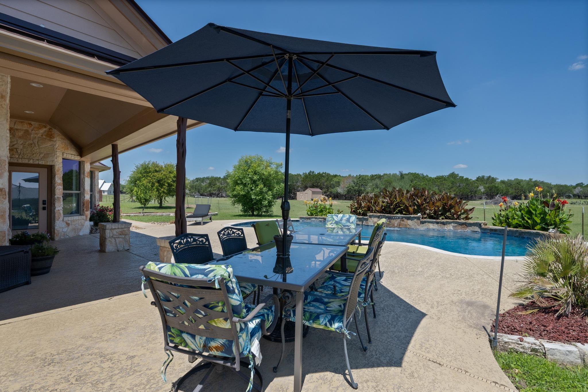 140 N Encino Xing, Liberty Hill, TX 78642