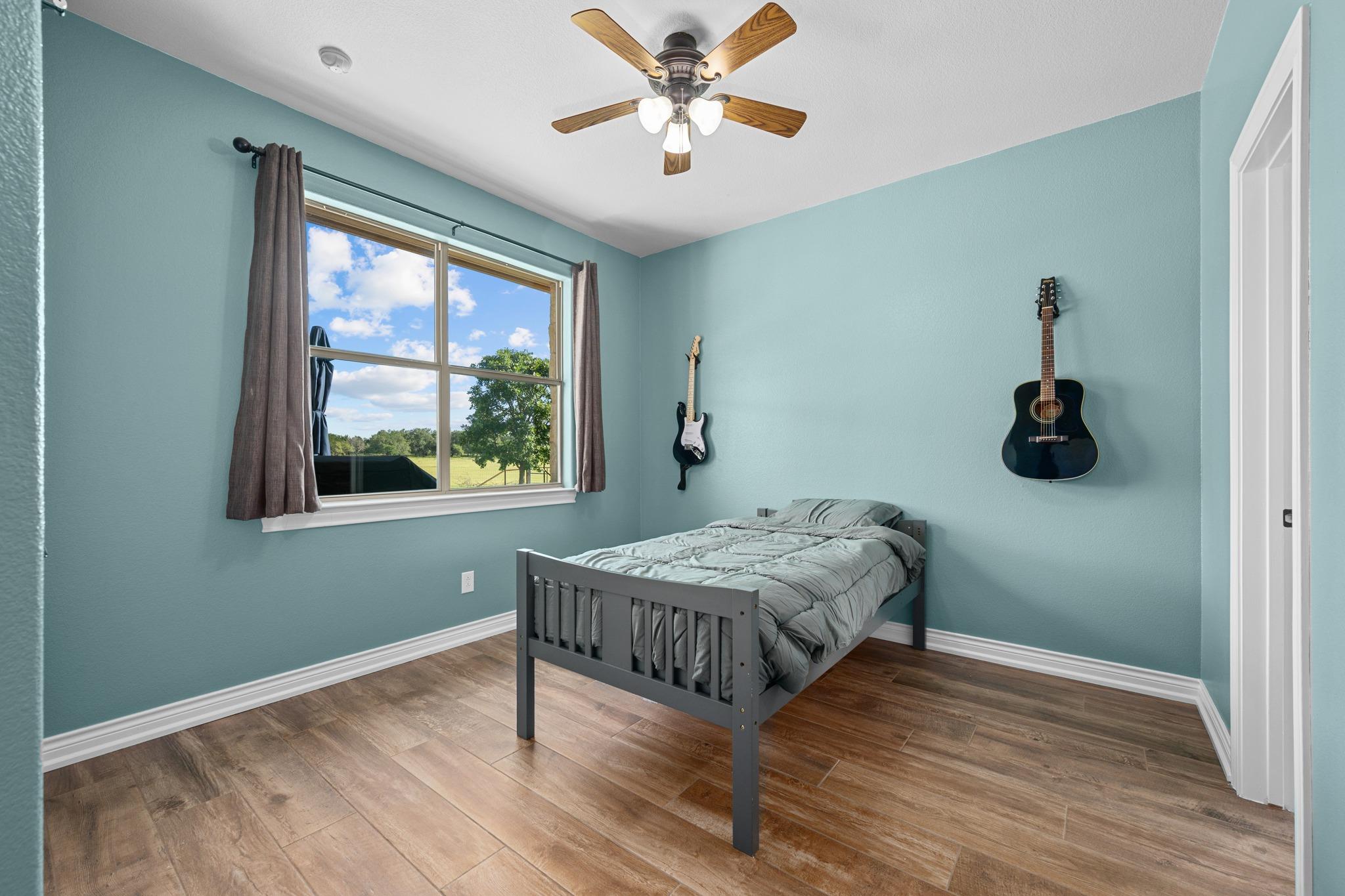 140 N Encino Xing, Liberty Hill, TX 78642