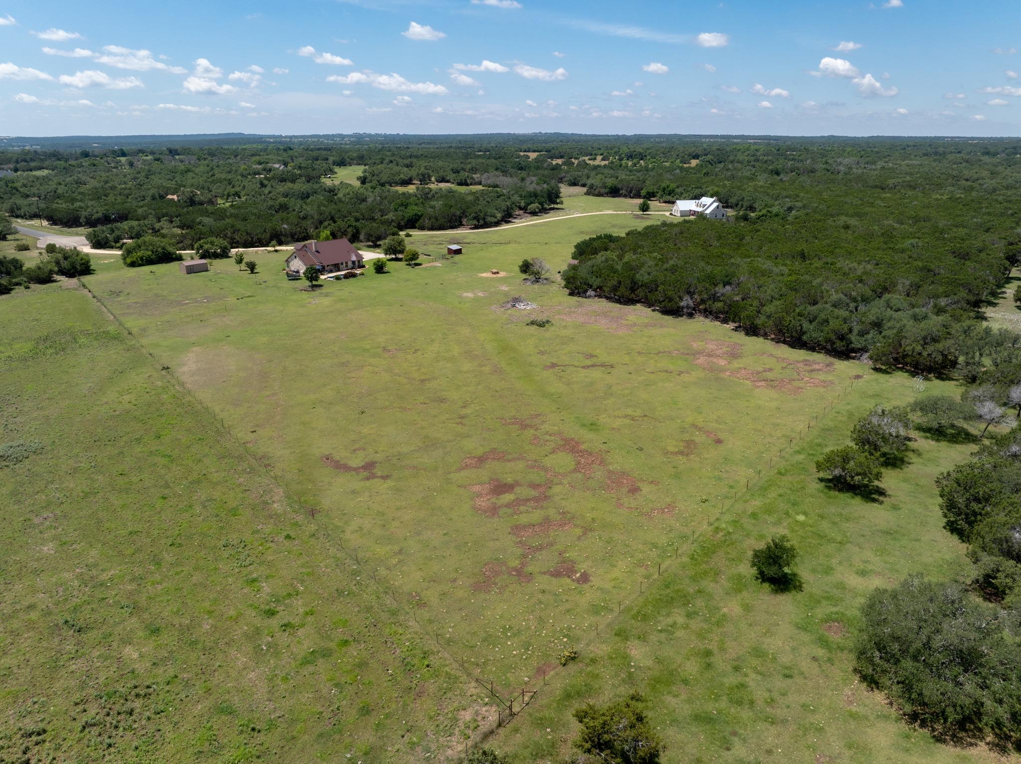 140 N Encino Xing, Liberty Hill, TX 78642