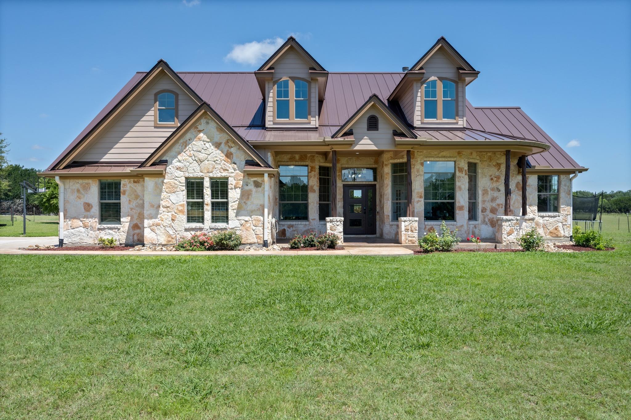 140 N Encino Xing, Liberty Hill, TX 78642