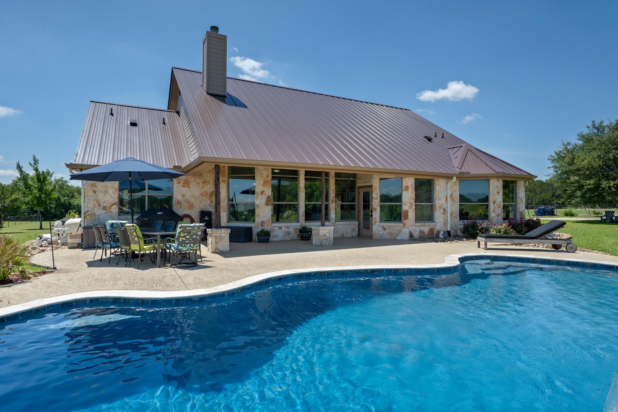 140 N Encino Xing, Liberty Hill, TX 78642