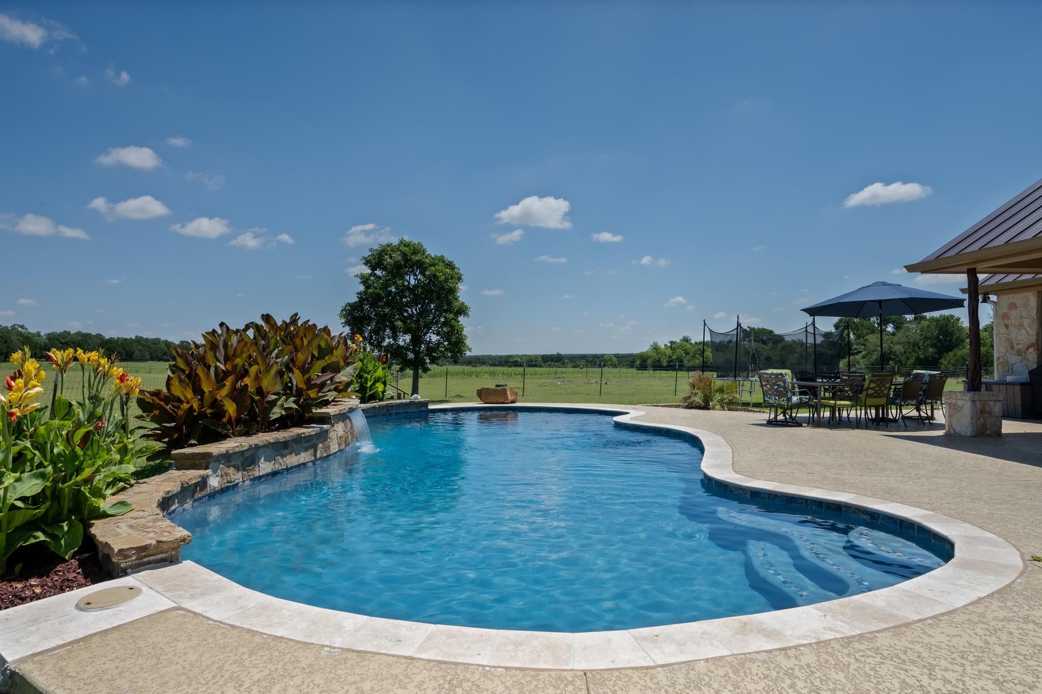 140 N Encino Xing, Liberty Hill, TX 78642
