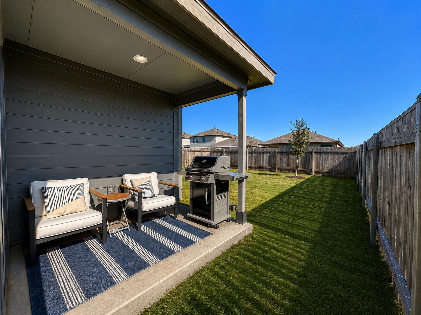 208 Longbridge Dr, Hutto, TX 78634