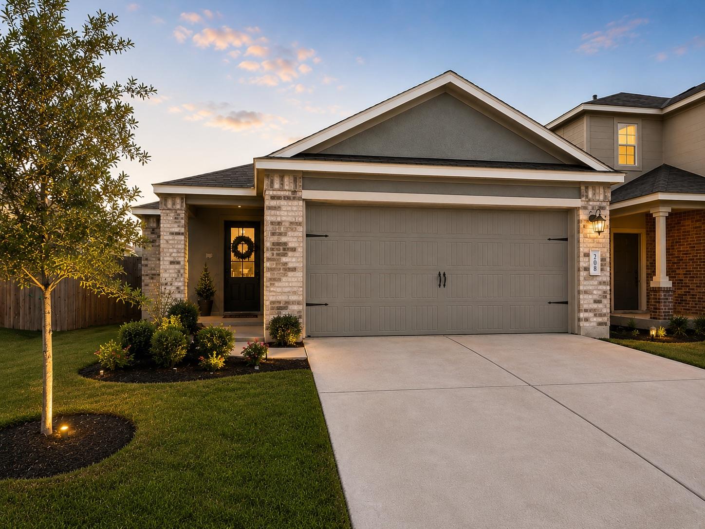 208 Longbridge Dr, Hutto, TX 78634