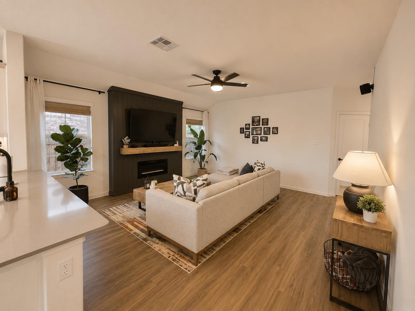 208 Longbridge Dr, Hutto, TX 78634