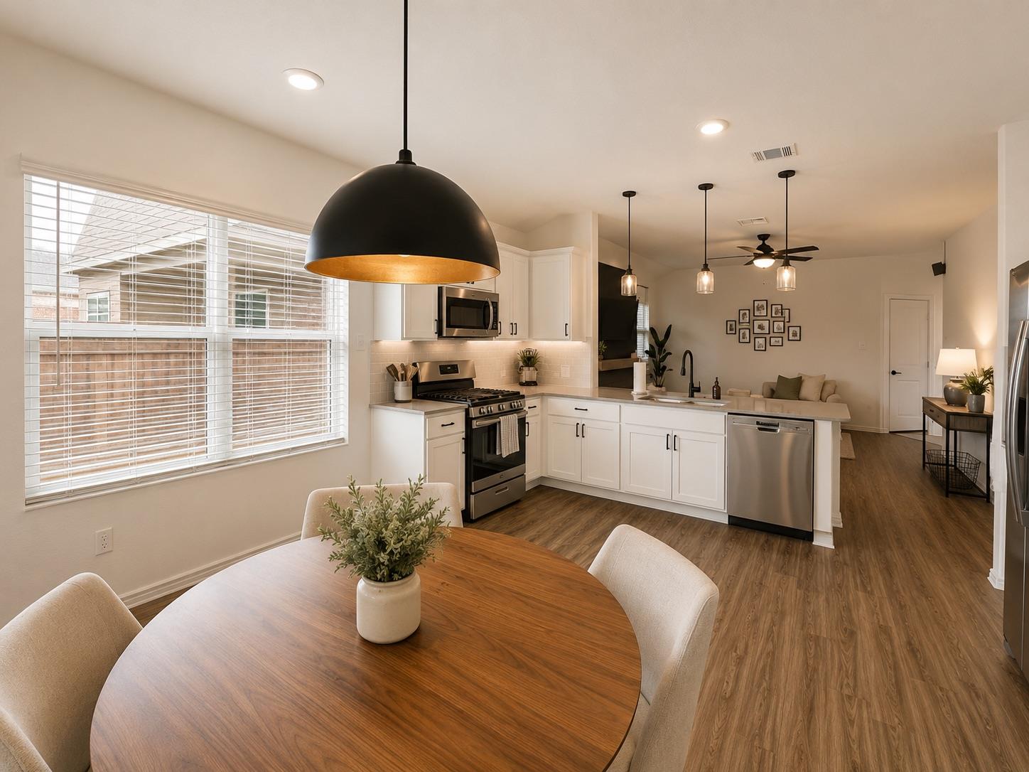 208 Longbridge Dr, Hutto, TX 78634