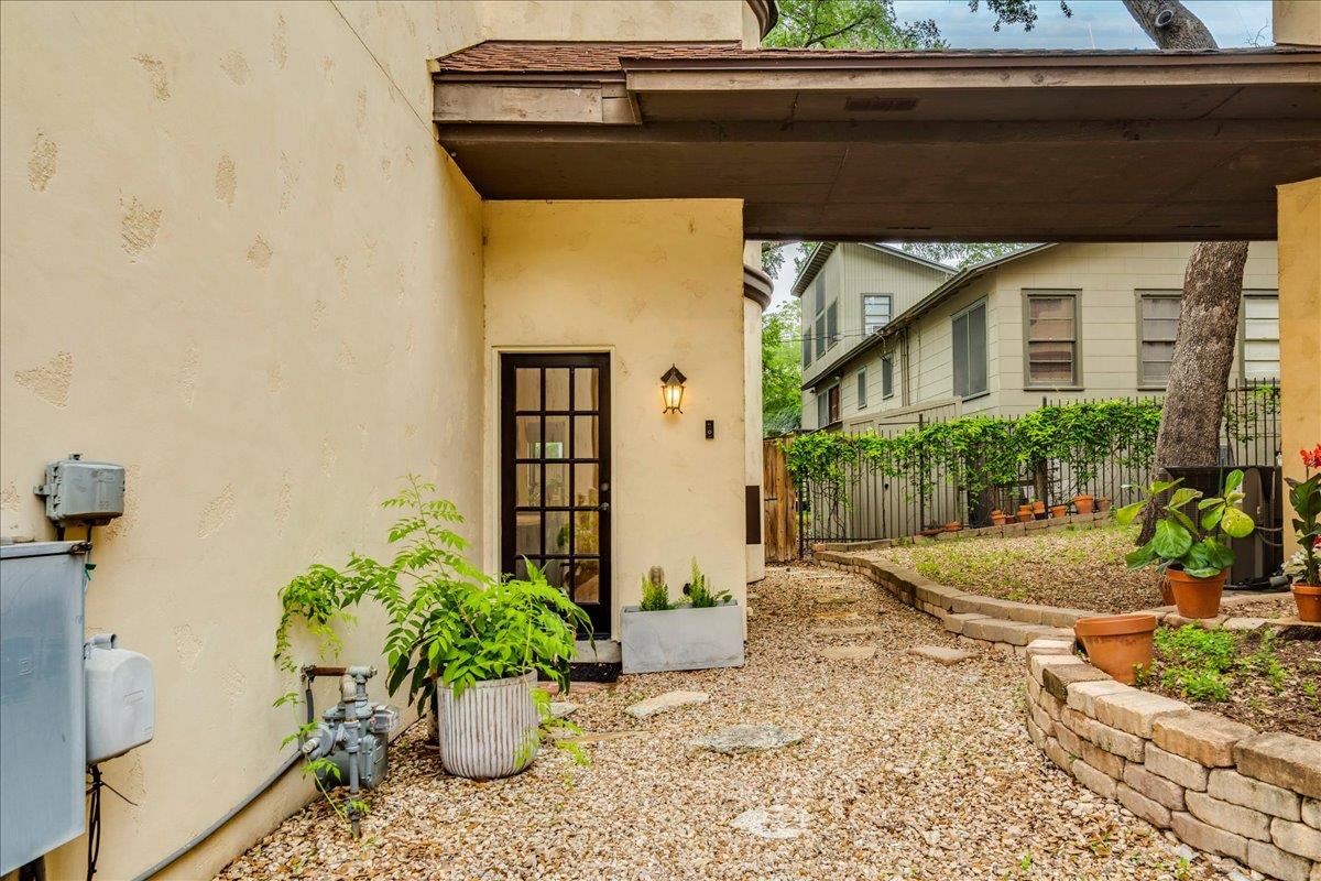 3012 S 4th St # B, Austin, TX 78704