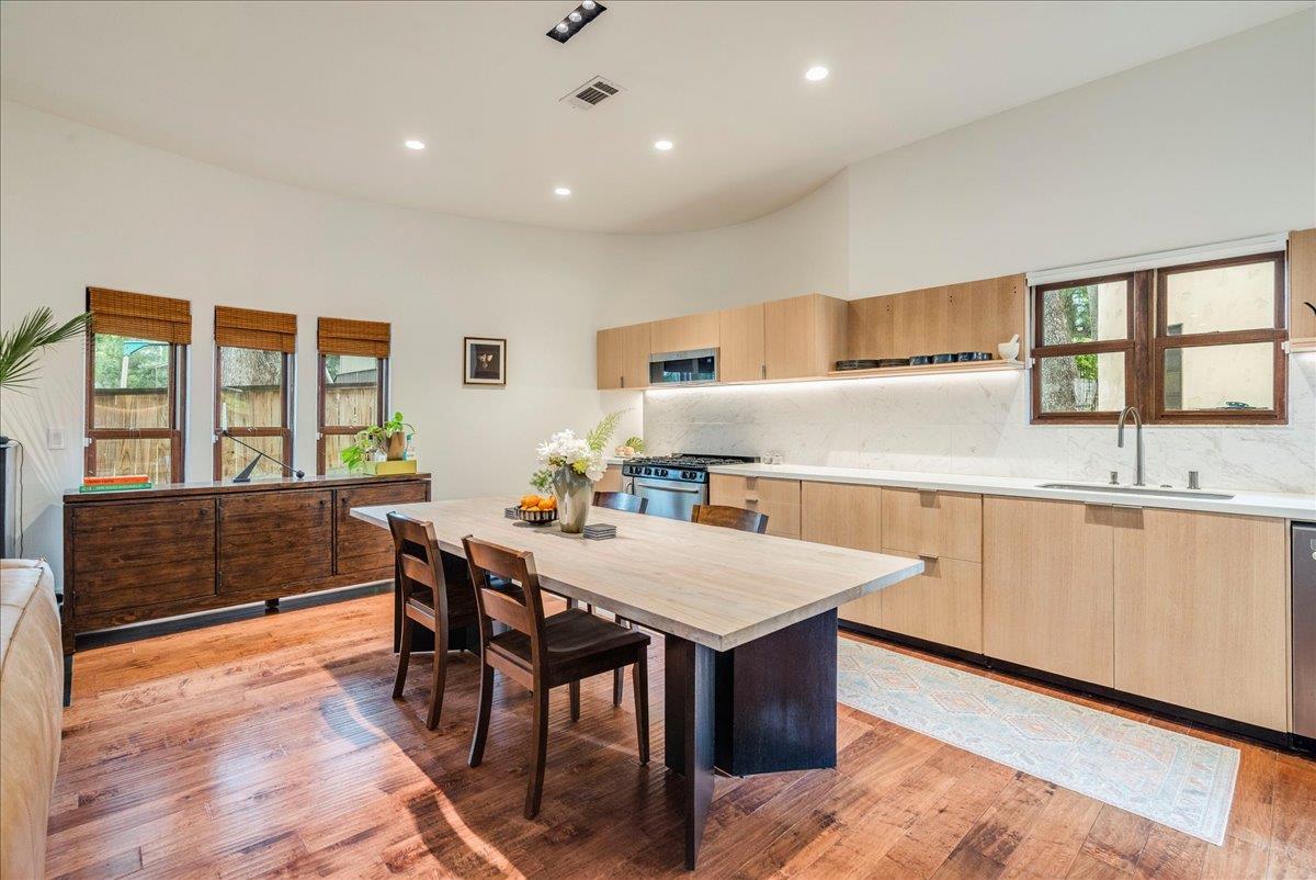 3012 S 4th St # B, Austin, TX 78704