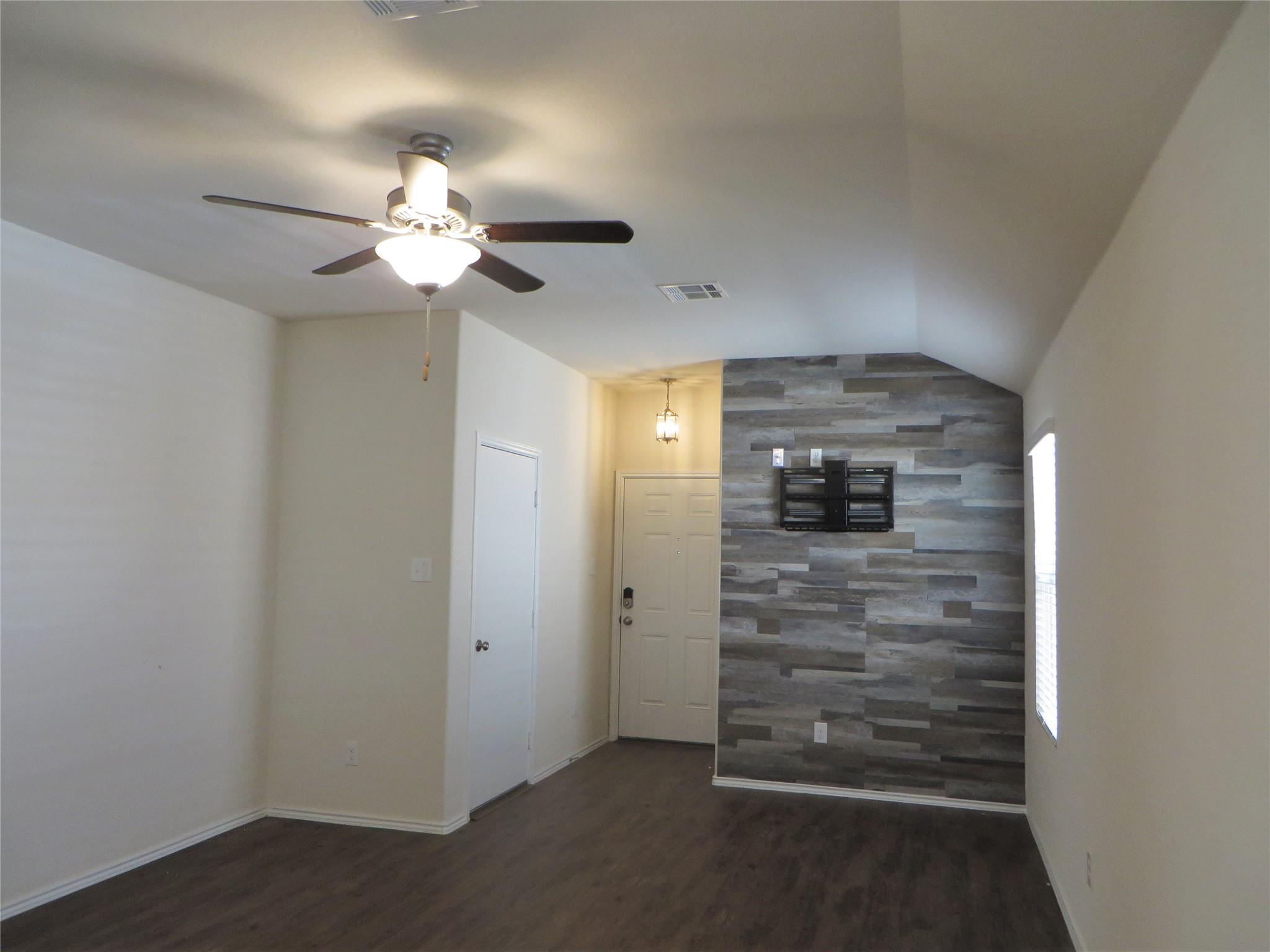 400 Major Lee Ln # 3H, Jarrell, TX 76537
