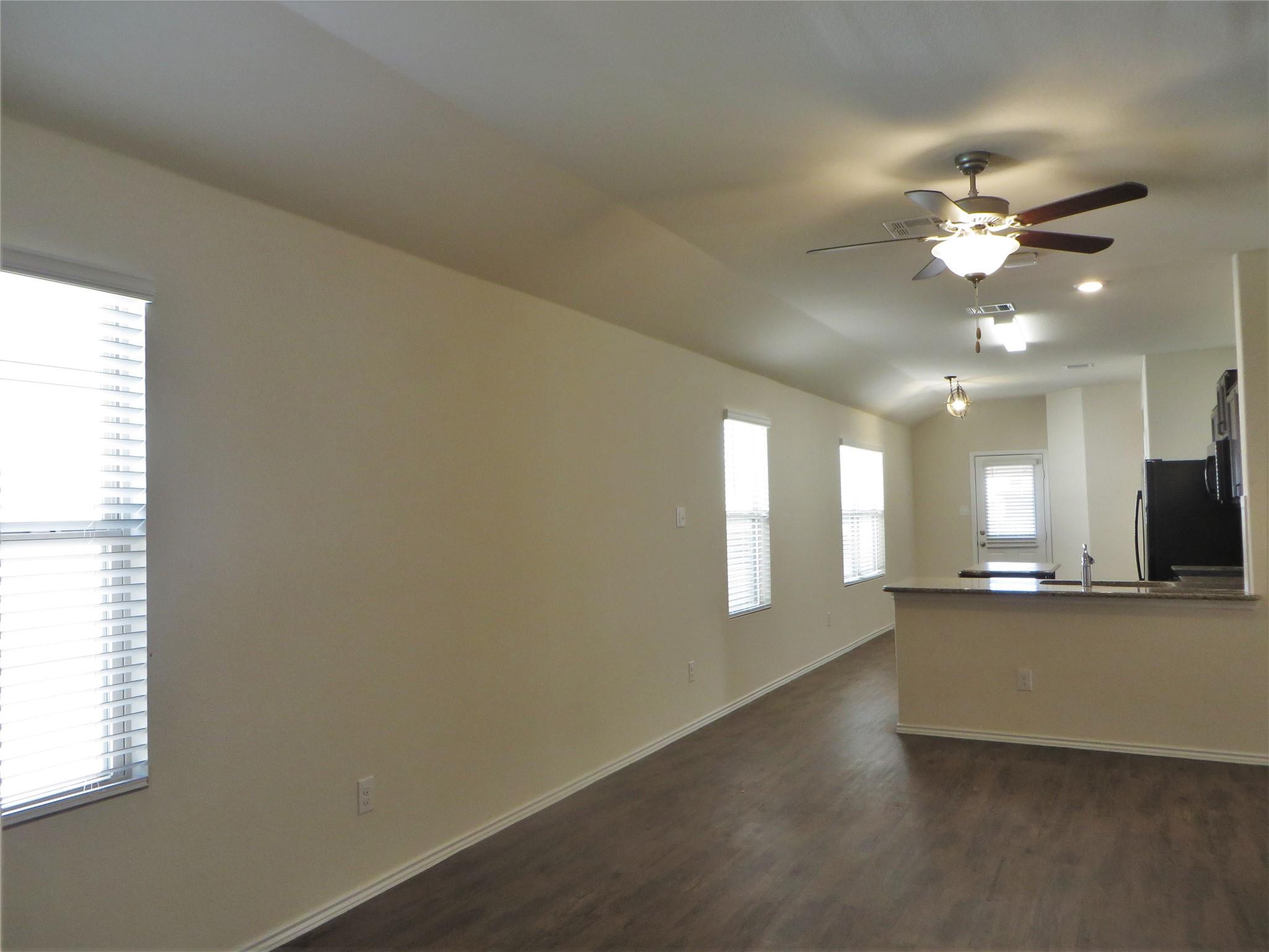 400 Major Lee Ln # 3H, Jarrell, TX 76537