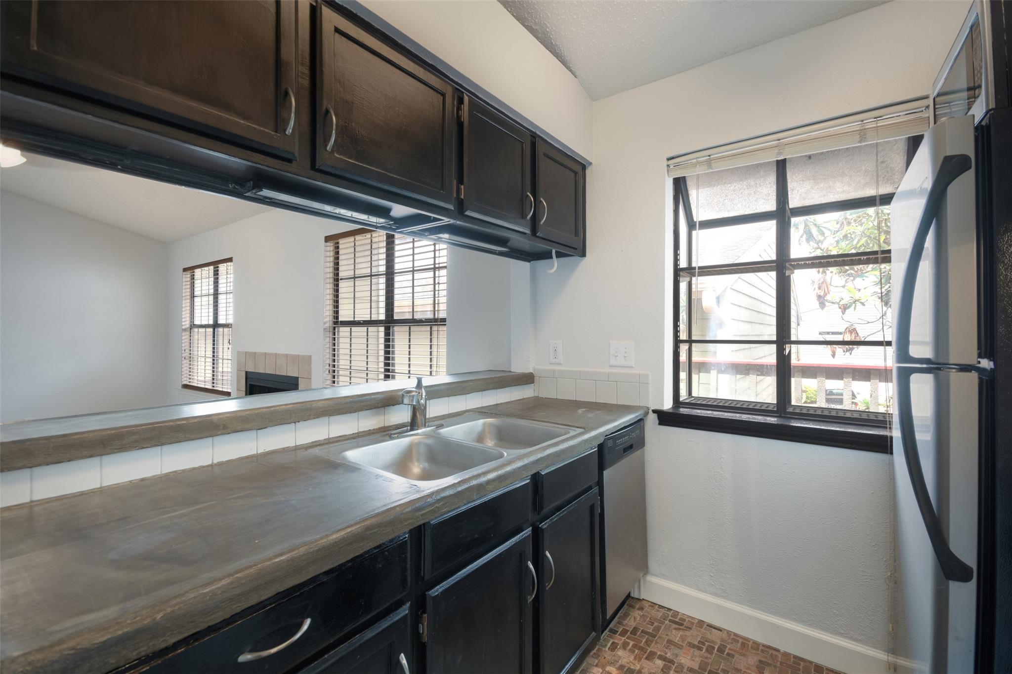 2215 POST Rd # 2024, Austin, TX 78704