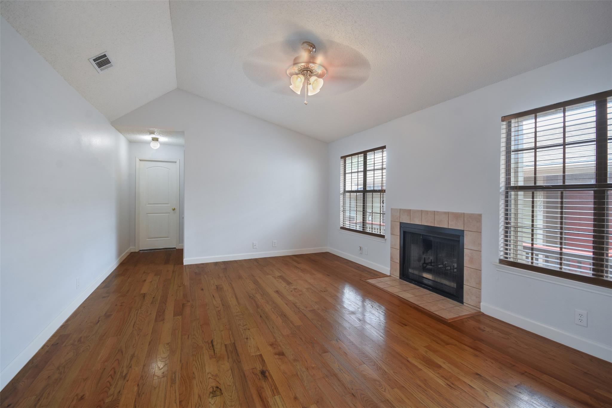 2215 POST Rd # 2024, Austin, TX 78704