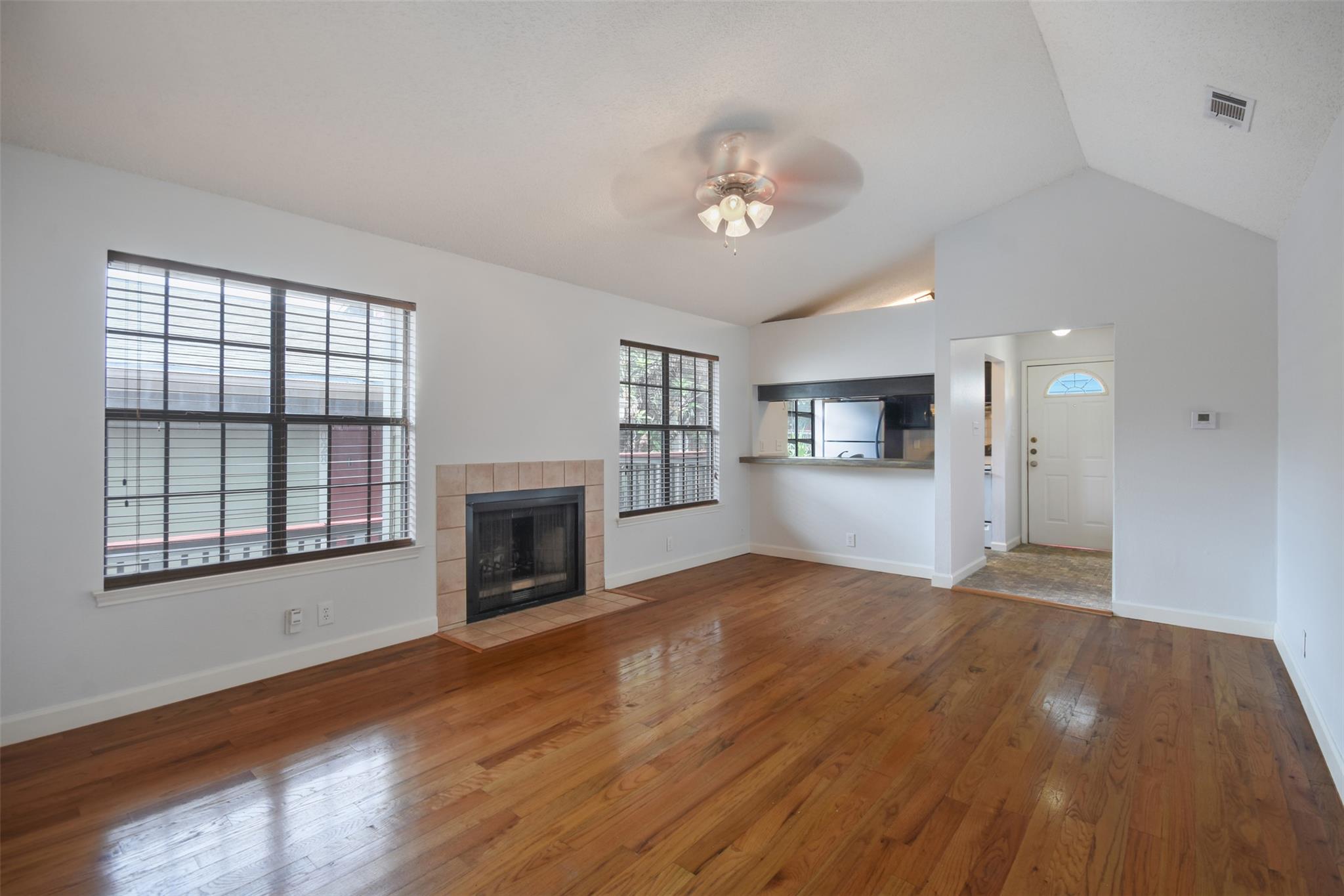 2215 POST Rd # 2024, Austin, TX 78704
