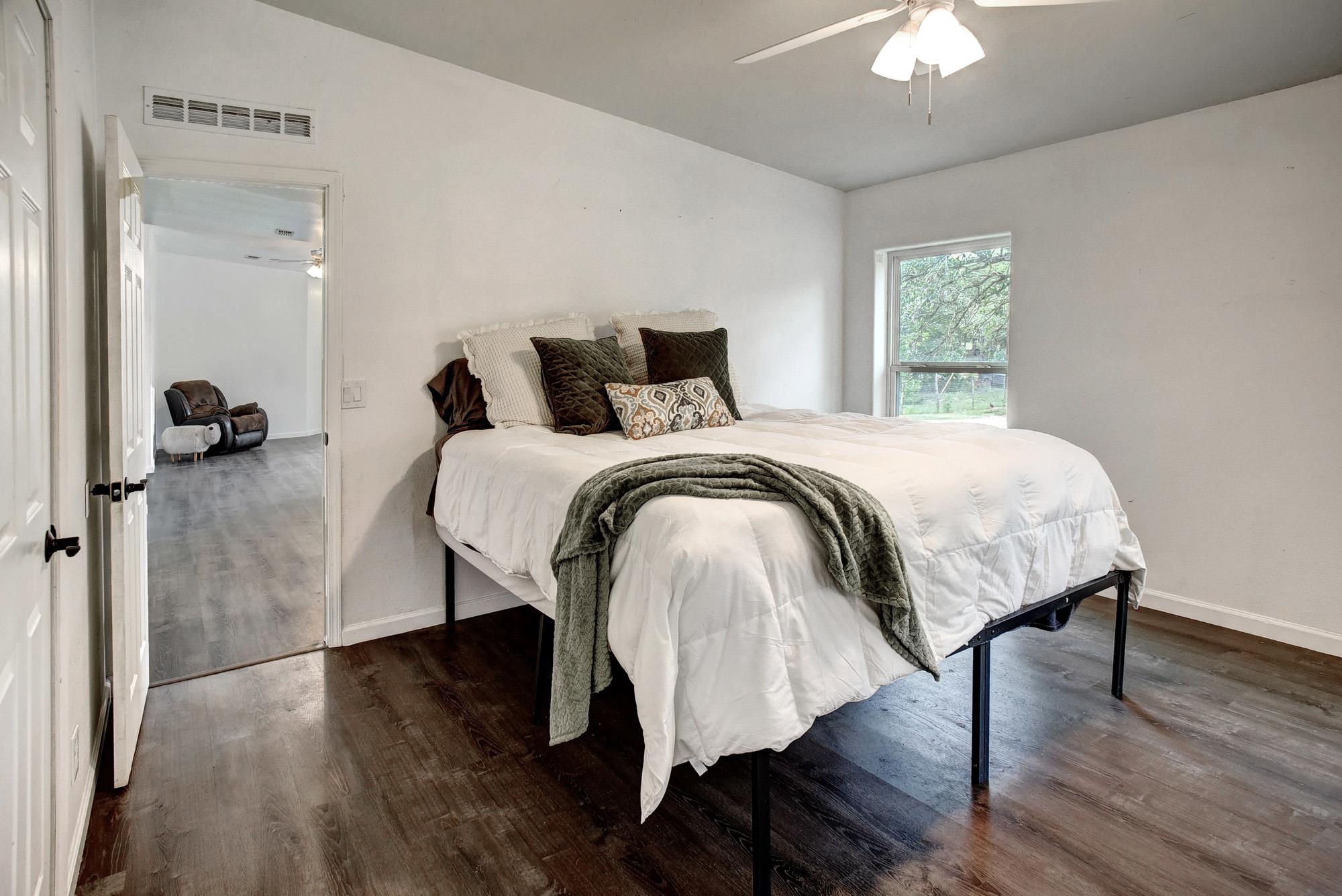 127 Serenity Dr, Bastrop, TX 78602