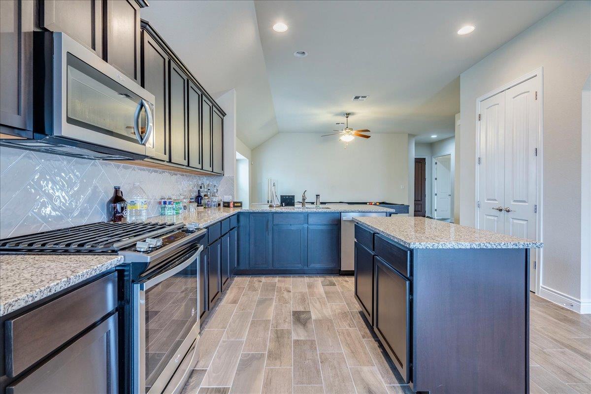124 Compass Ln, Kyle, TX 78640