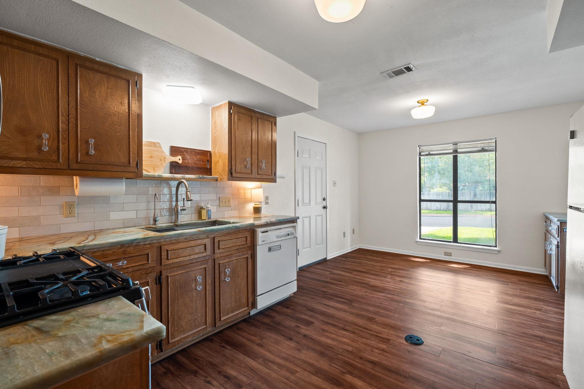 301 Tallwood Dr, Georgetown, TX 78628