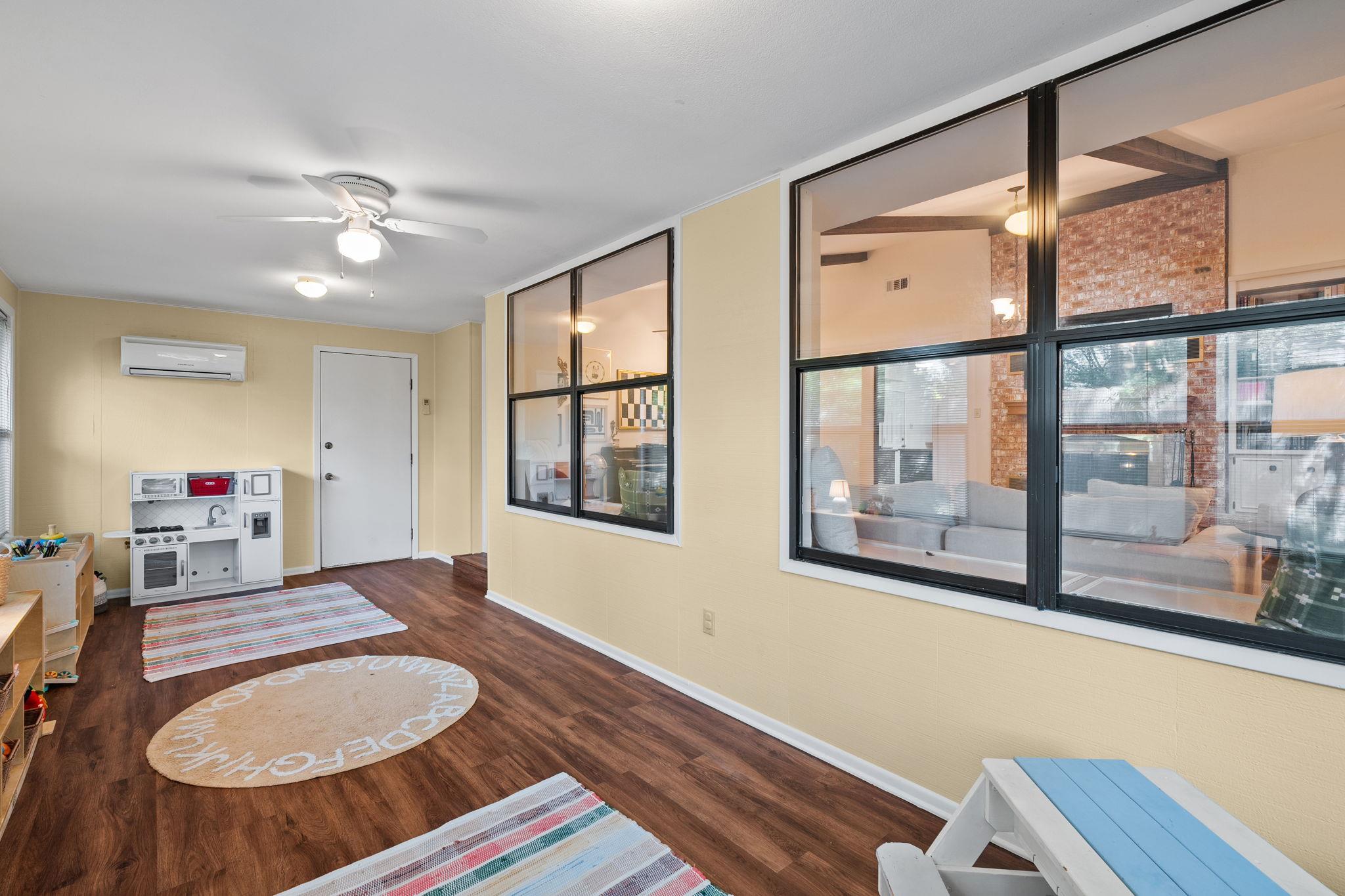 301 Tallwood Dr, Georgetown, TX 78628