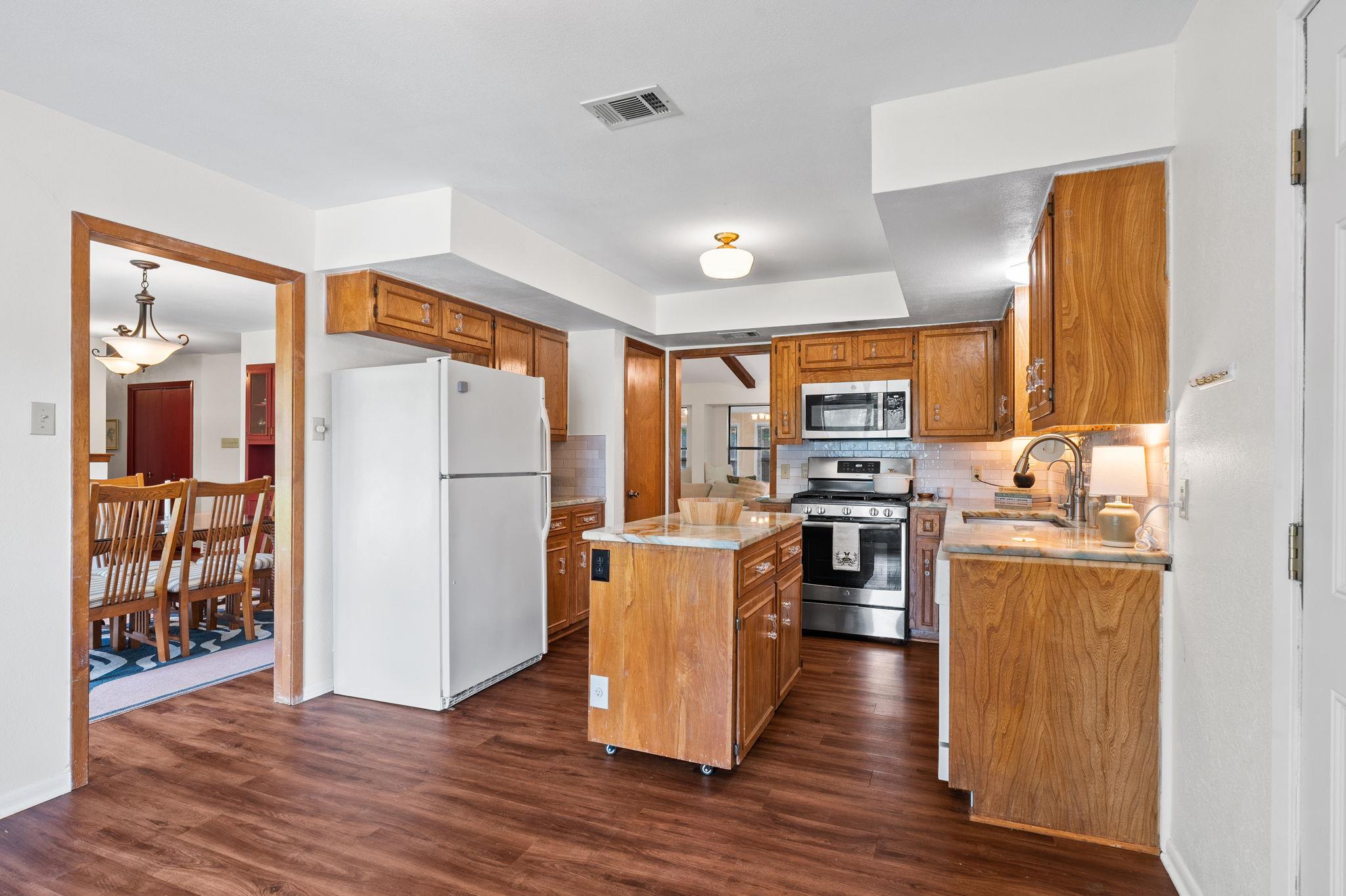 301 Tallwood Dr, Georgetown, TX 78628