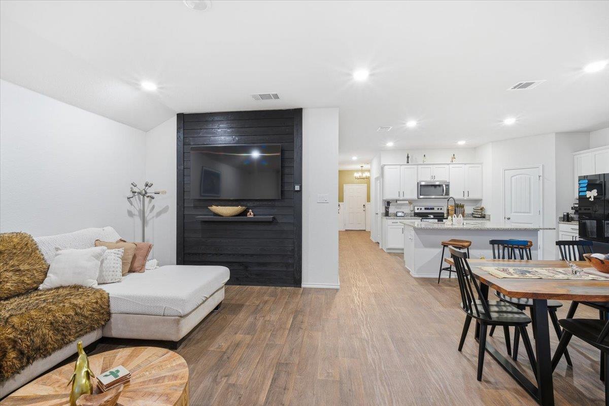 1012 NORWAY, Seguin, TX 78155