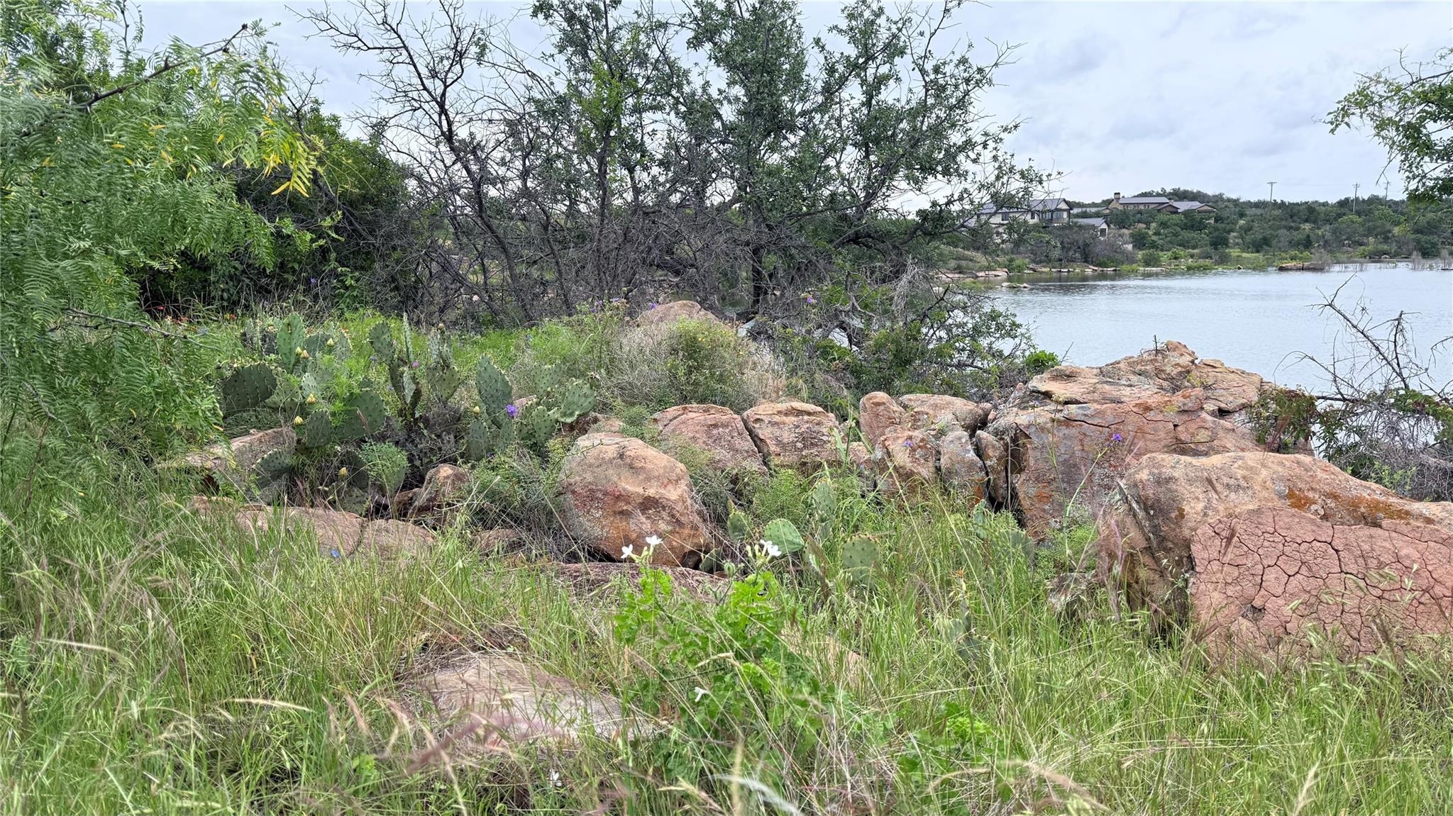 308 Peninsula Dr, Burnet, TX 78611
