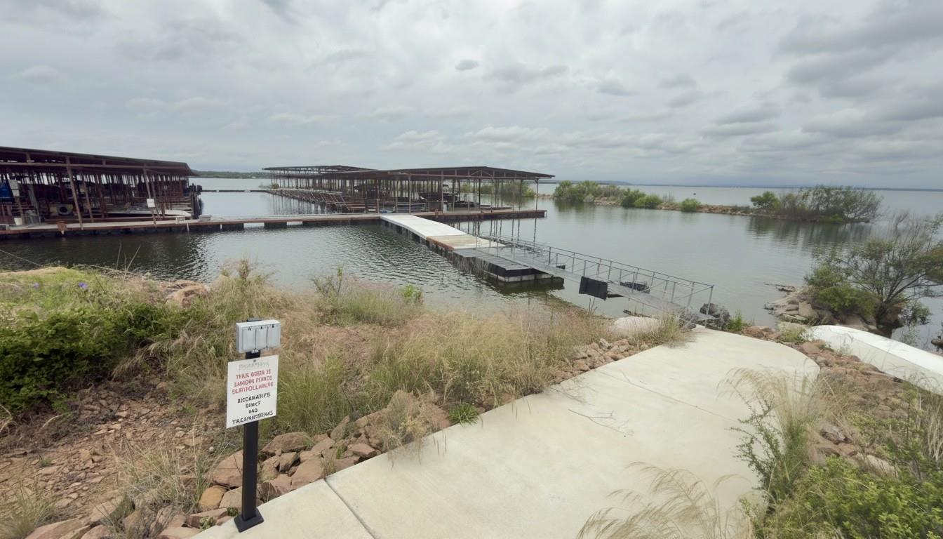 308 Peninsula Dr, Burnet, TX 78611