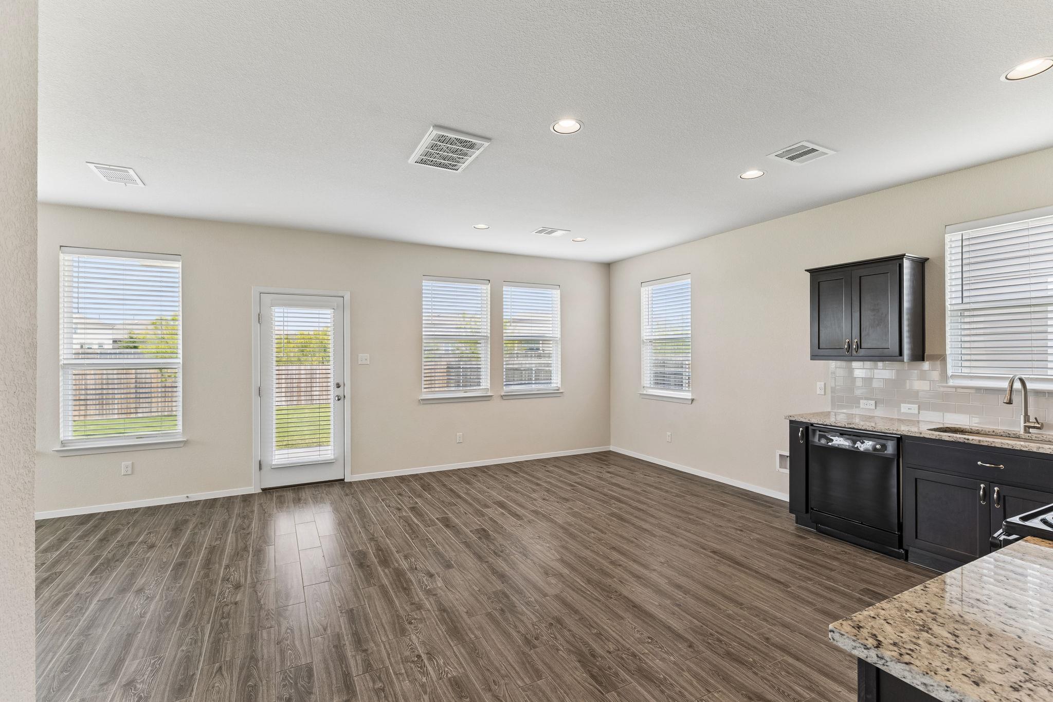 318 Schuylerville Dr, Elgin, TX 78621