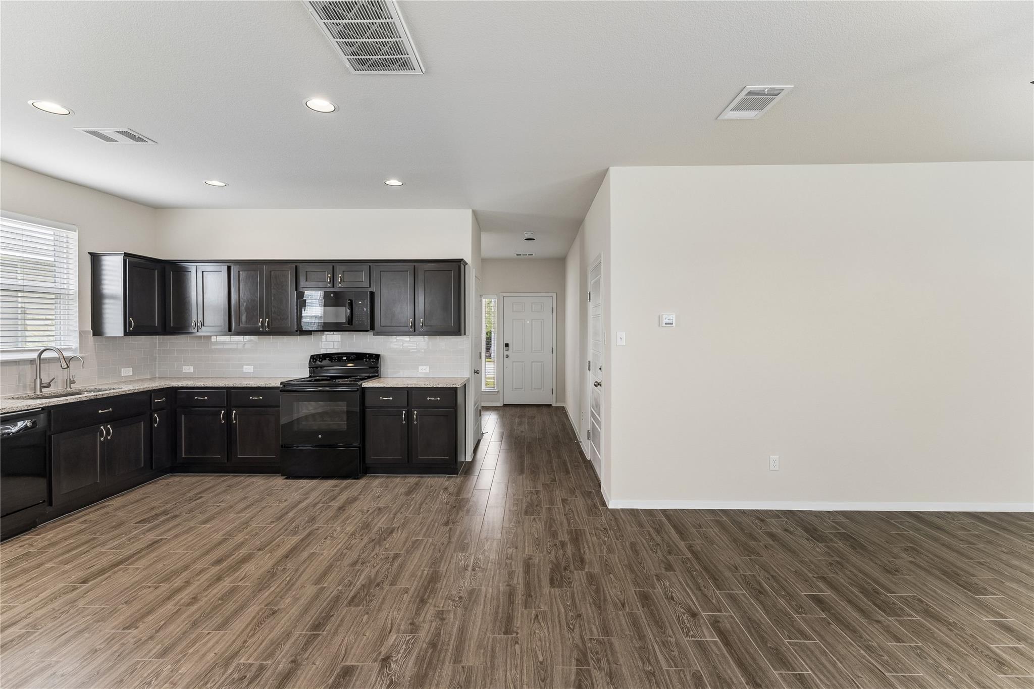 318 Schuylerville Dr, Elgin, TX 78621
