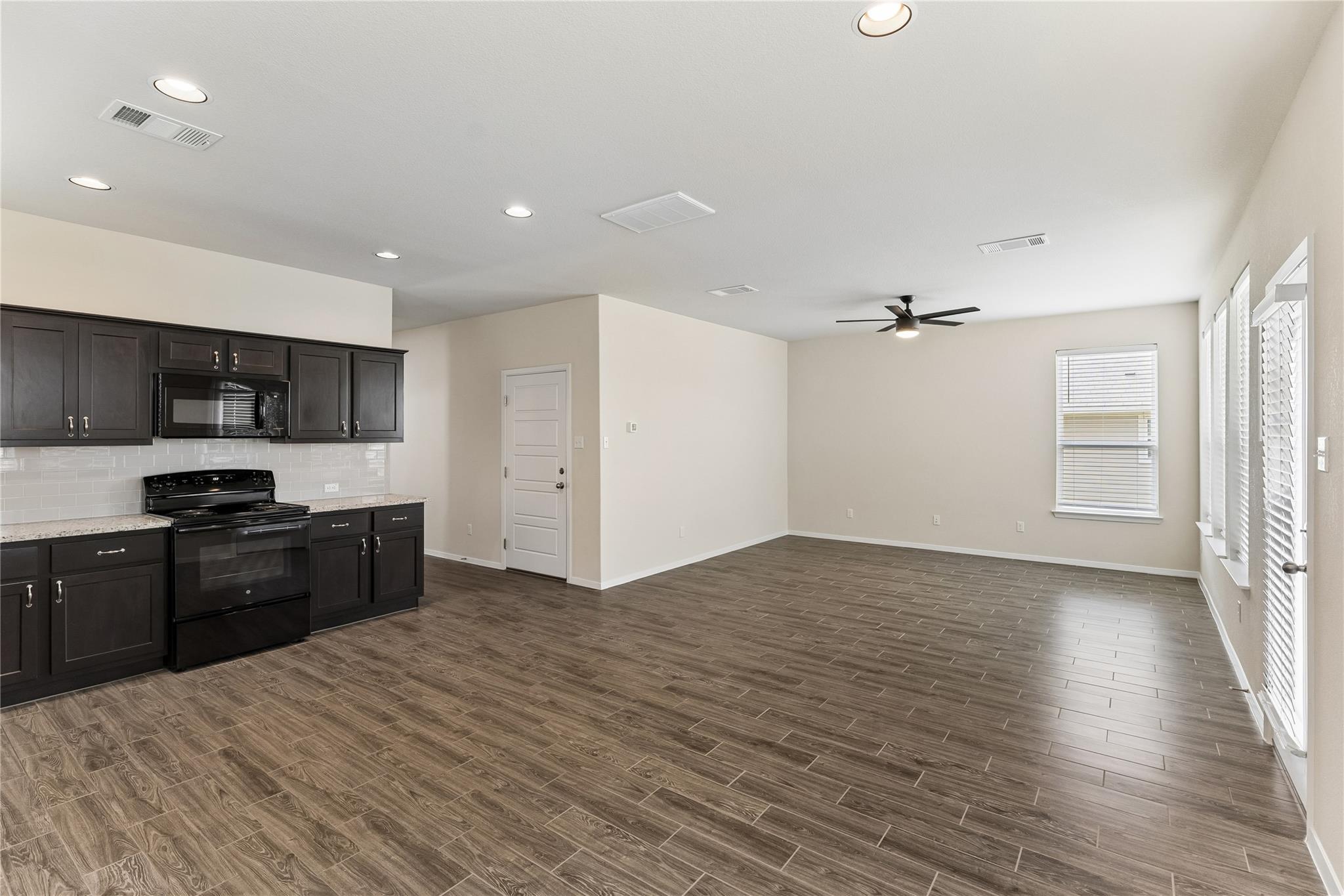 318 Schuylerville Dr, Elgin, TX 78621