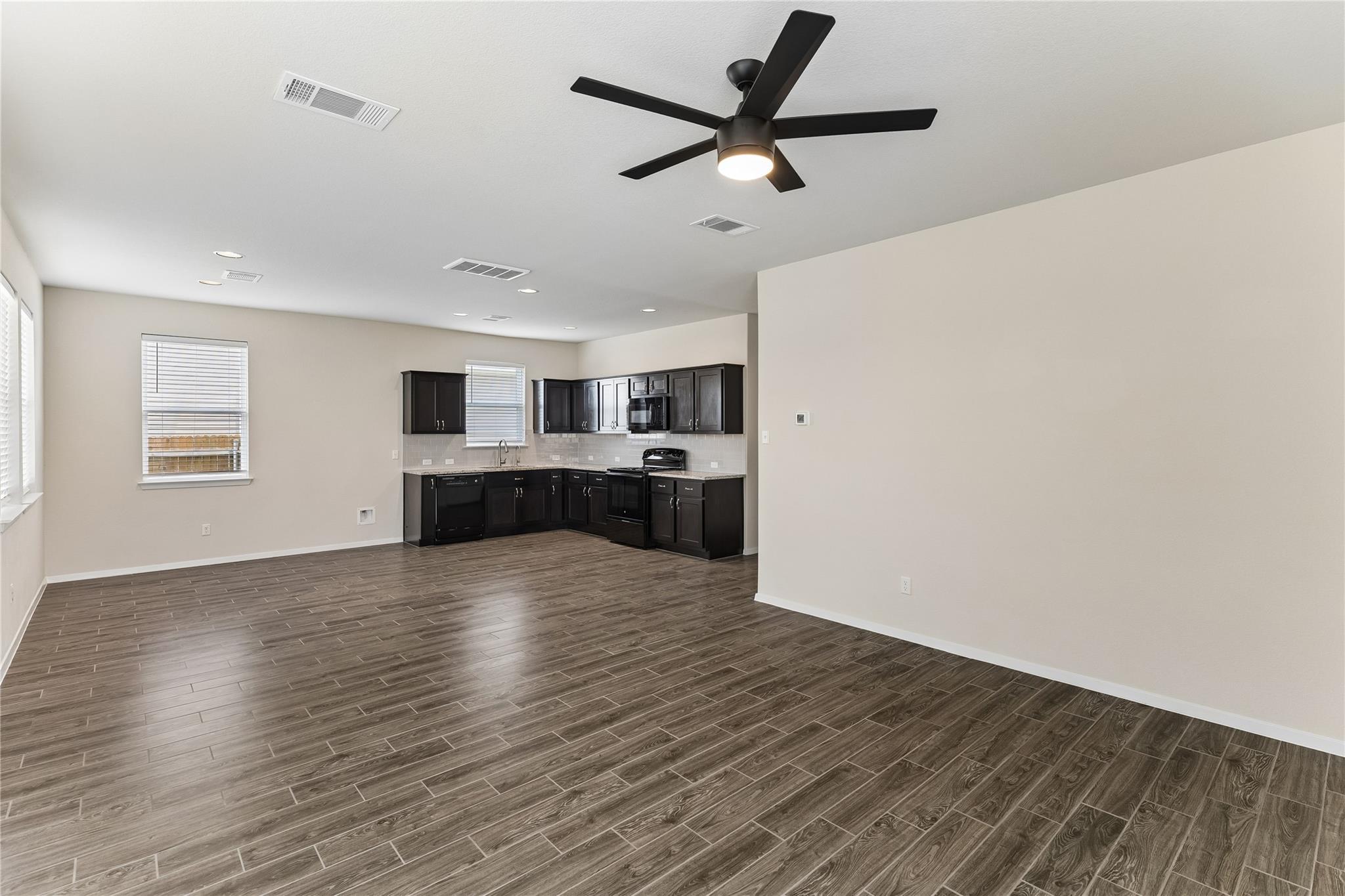 318 Schuylerville Dr, Elgin, TX 78621