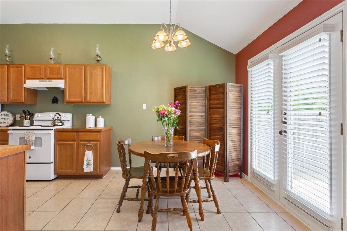 237 Moonstone Dr, Jarrell, TX 76537