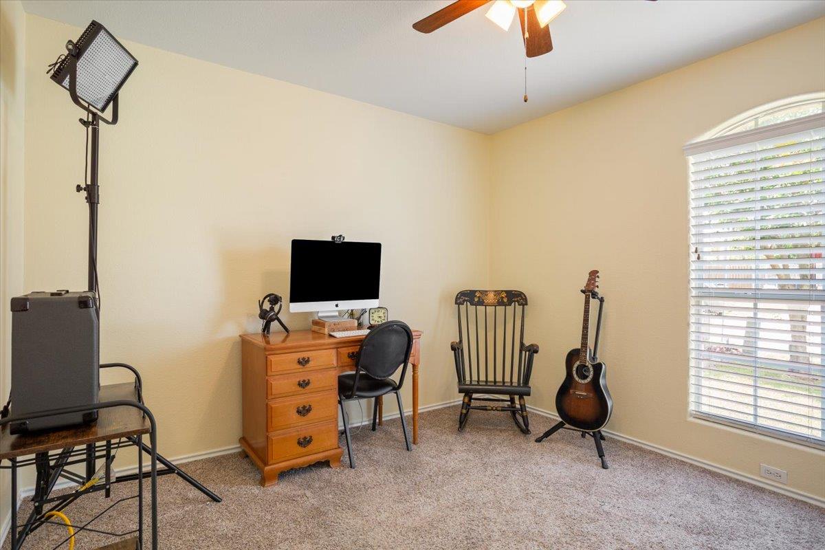 237 Moonstone Dr, Jarrell, TX 76537