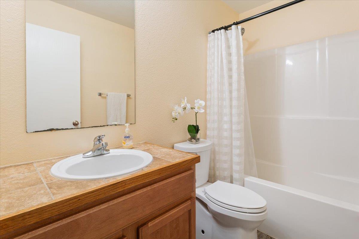 237 Moonstone Dr, Jarrell, TX 76537