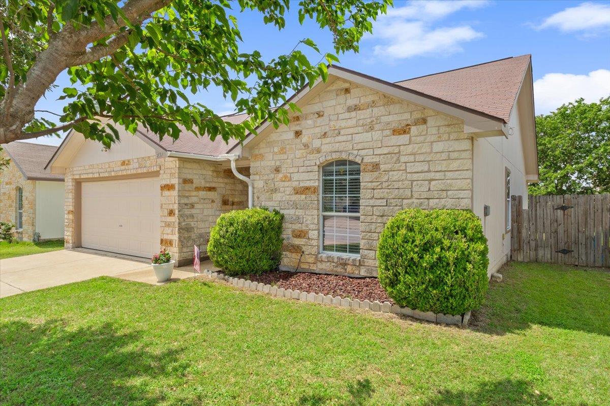 237 Moonstone Dr, Jarrell, TX 76537