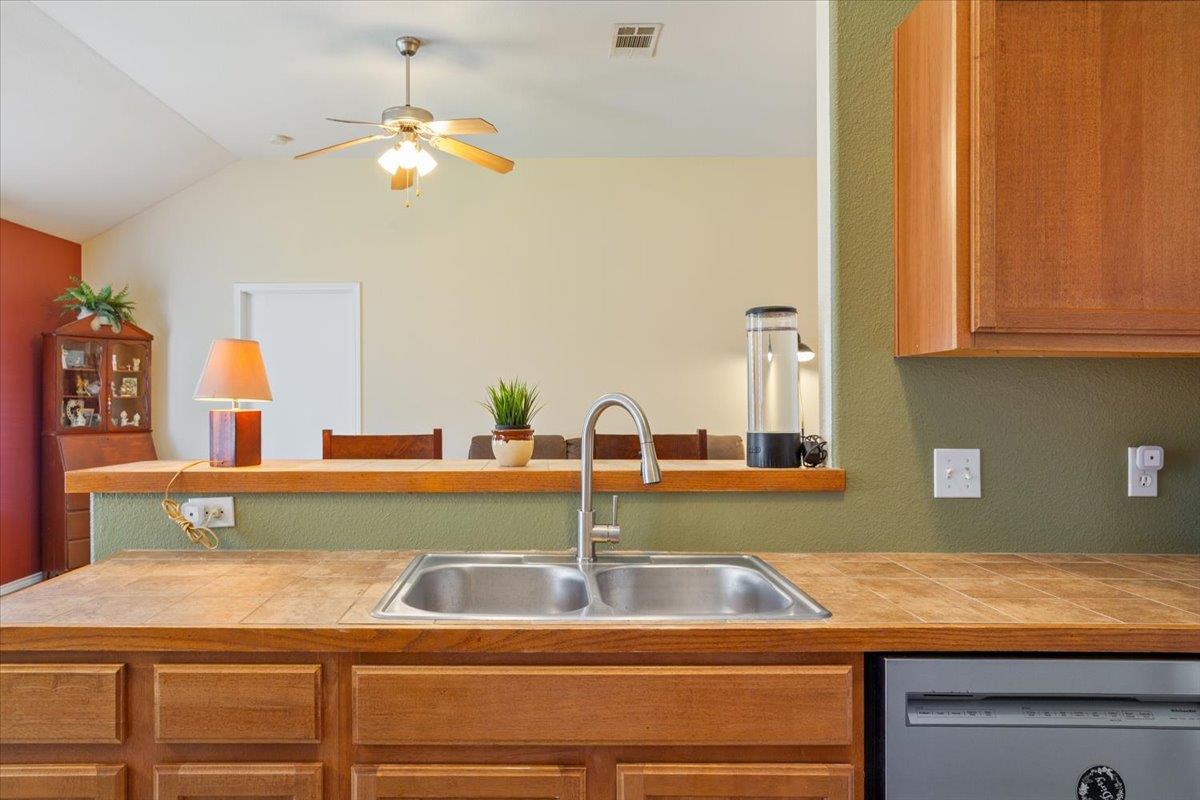 237 Moonstone Dr, Jarrell, TX 76537