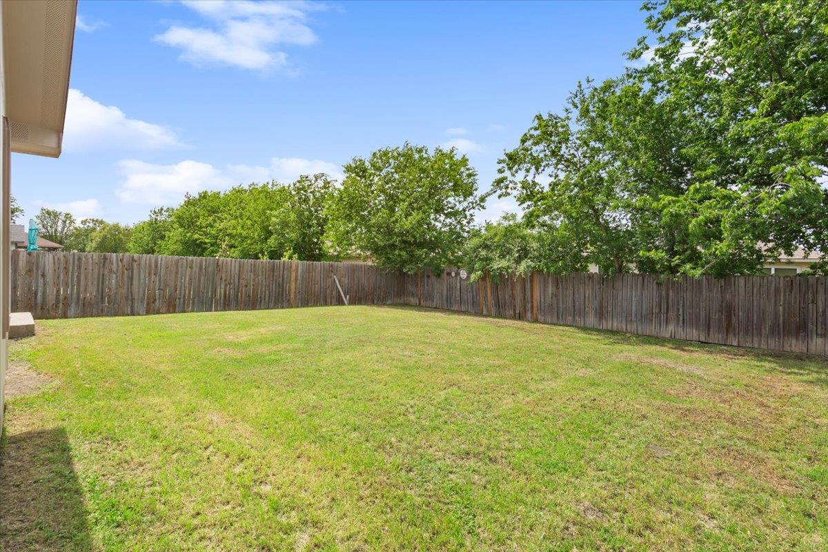 237 Moonstone Dr, Jarrell, TX 76537