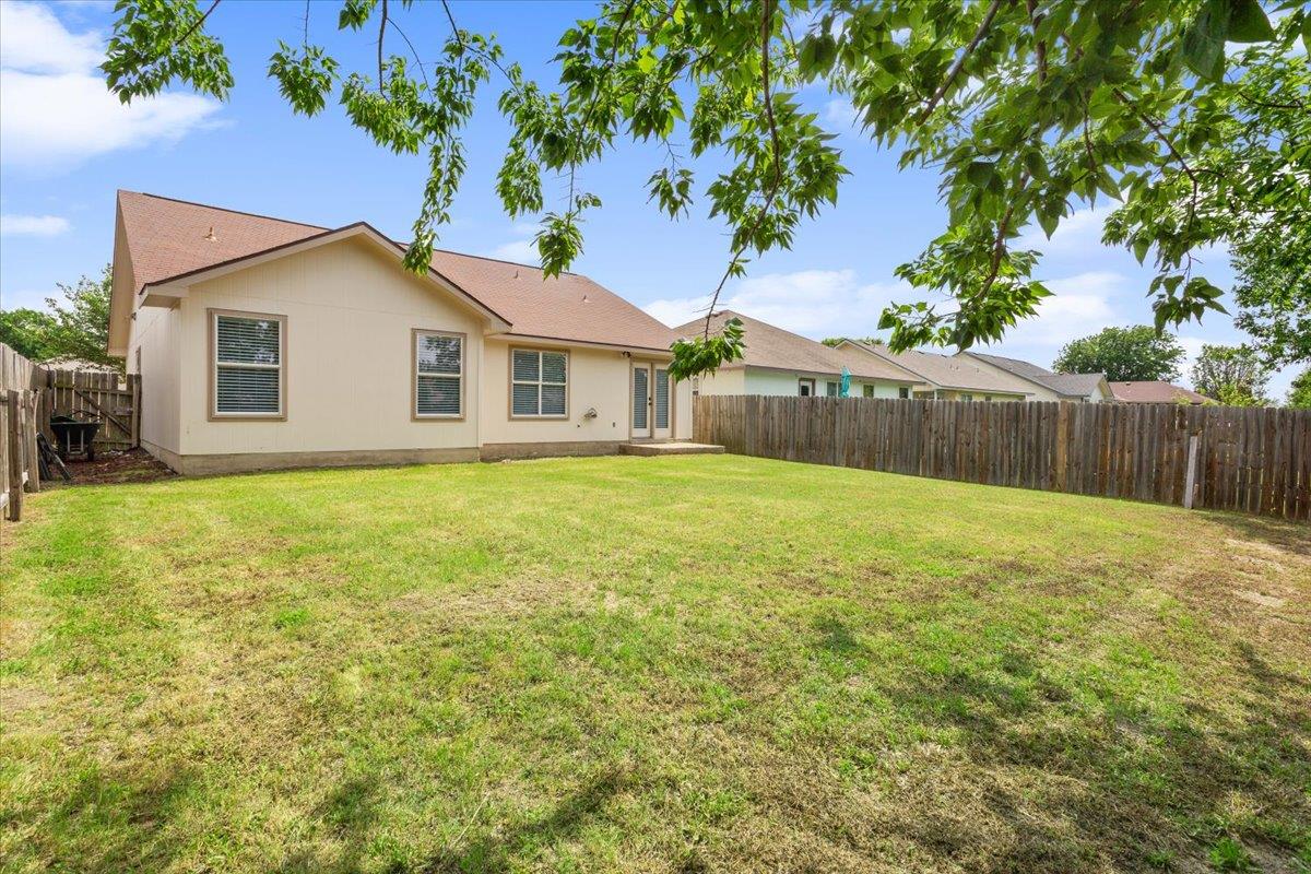 237 Moonstone Dr, Jarrell, TX 76537