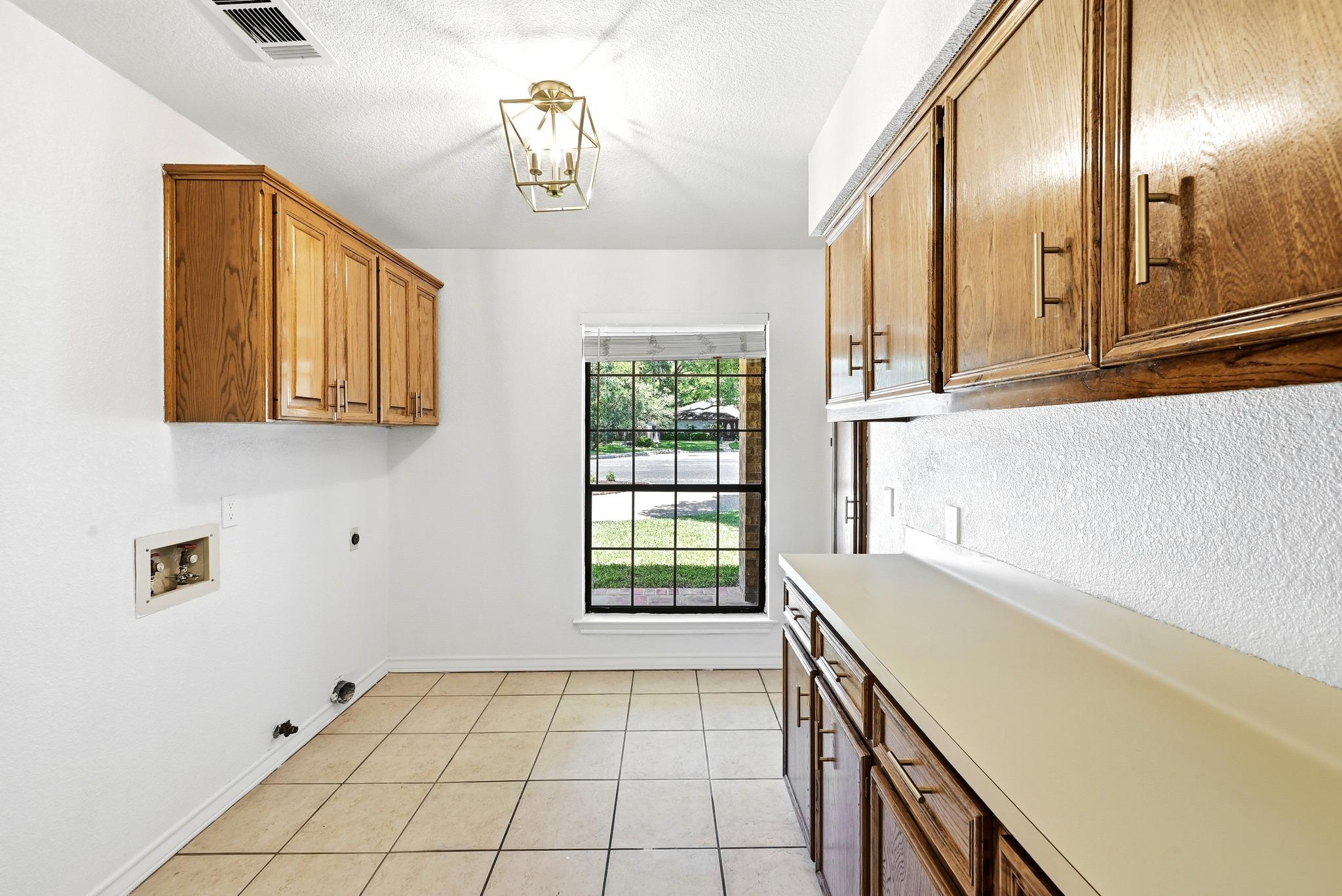 2107 Baltusrol Dr, Austin, TX 78747