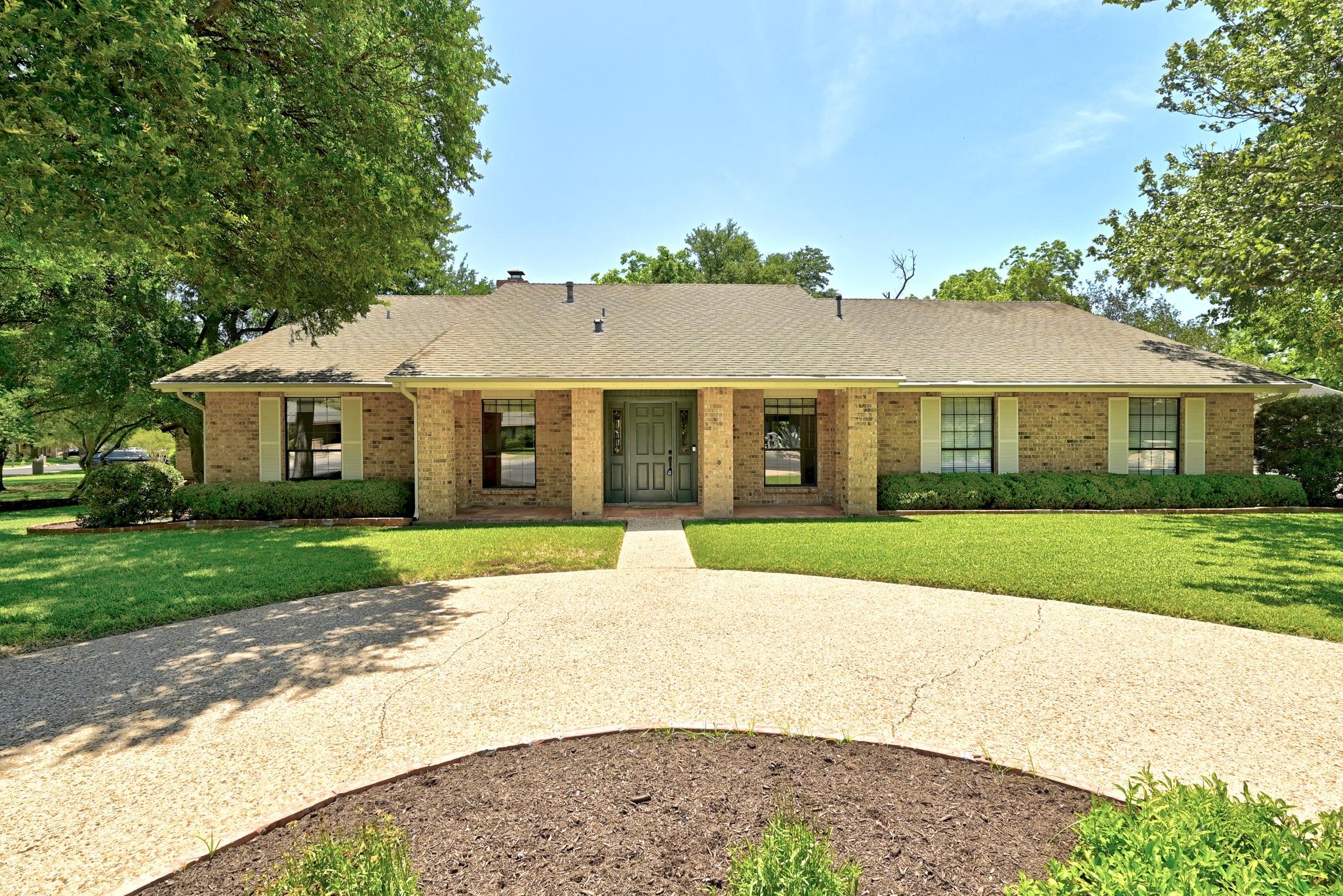 2107 Baltusrol Dr, Austin, TX 78747
