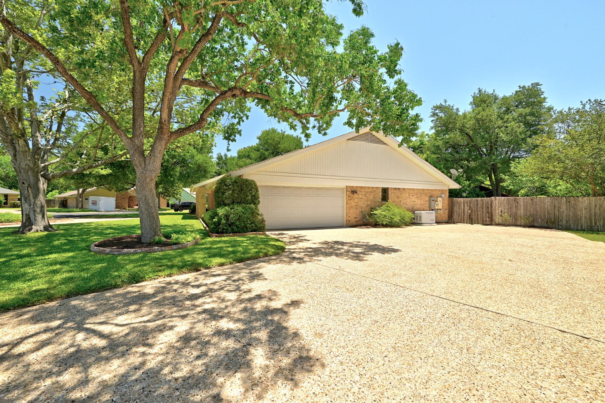 2107 Baltusrol Dr, Austin, TX 78747