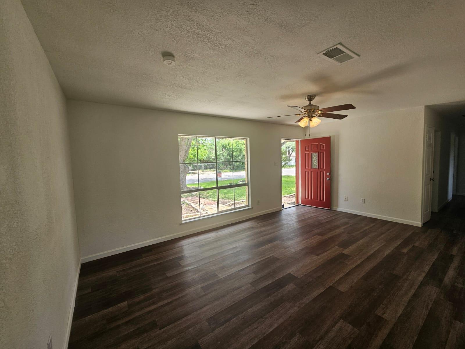 1401 Trinity St, Lockhart, TX 78644