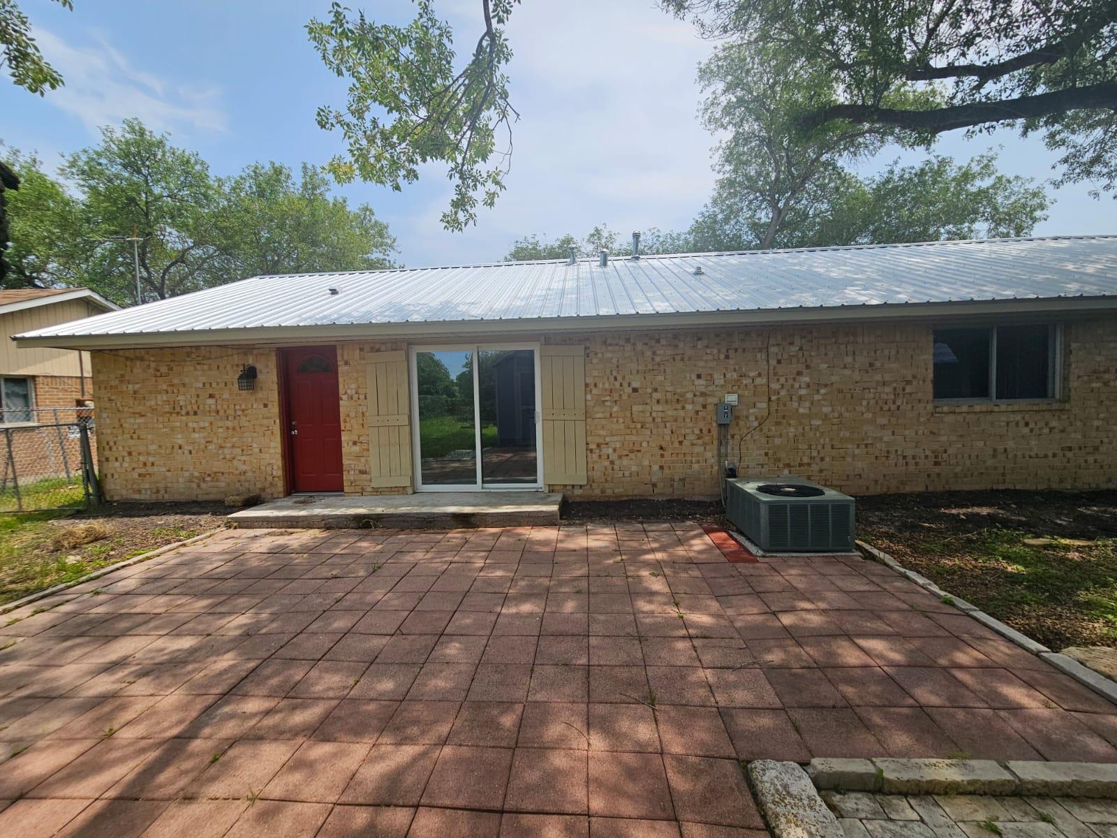 1401 Trinity St, Lockhart, TX 78644