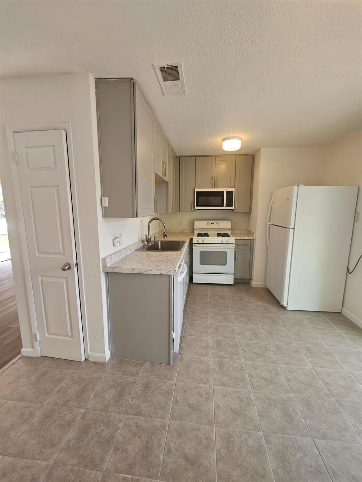 1401 Trinity St, Lockhart, TX 78644