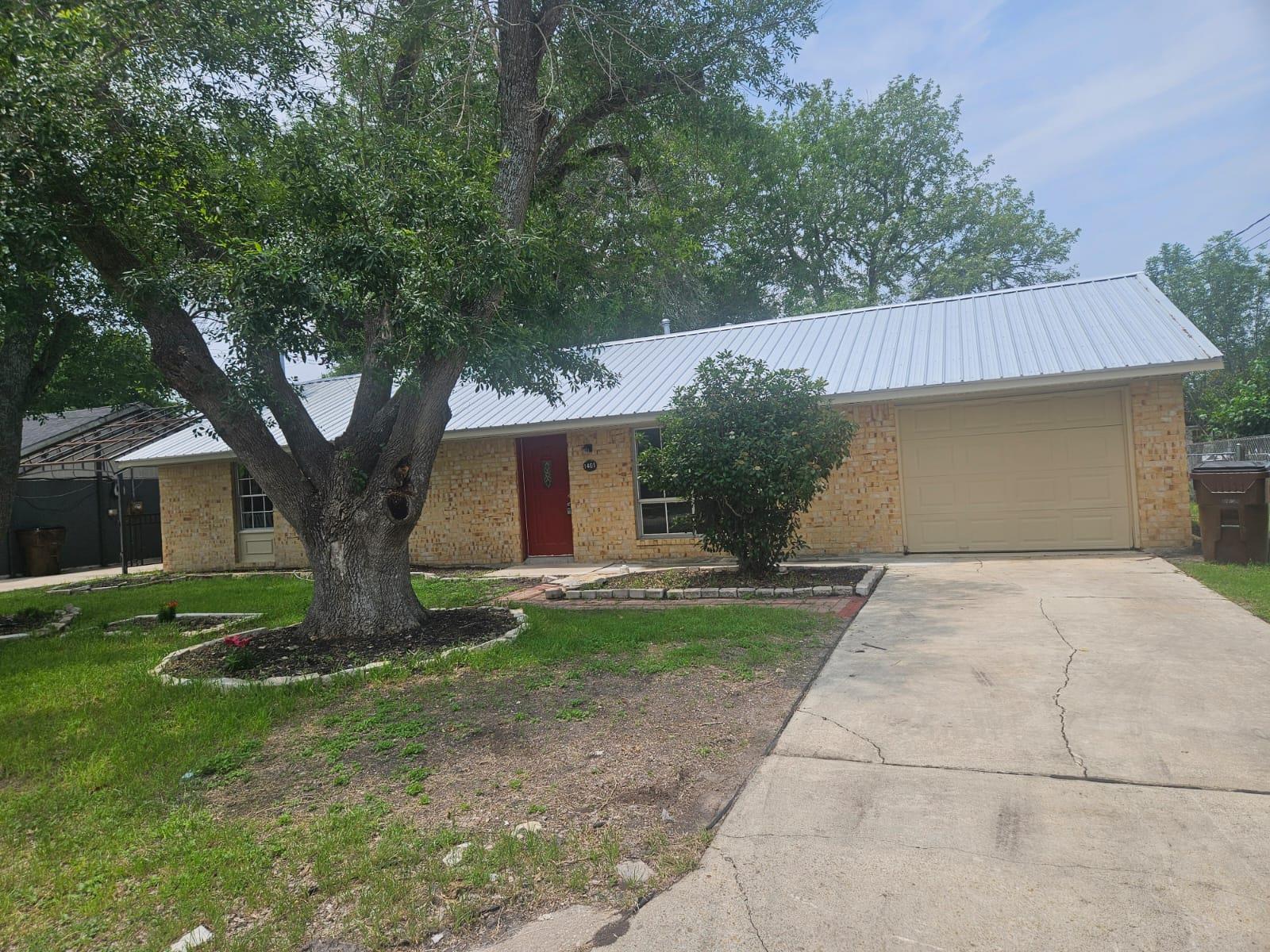 1401 Trinity St, Lockhart, TX 78644
